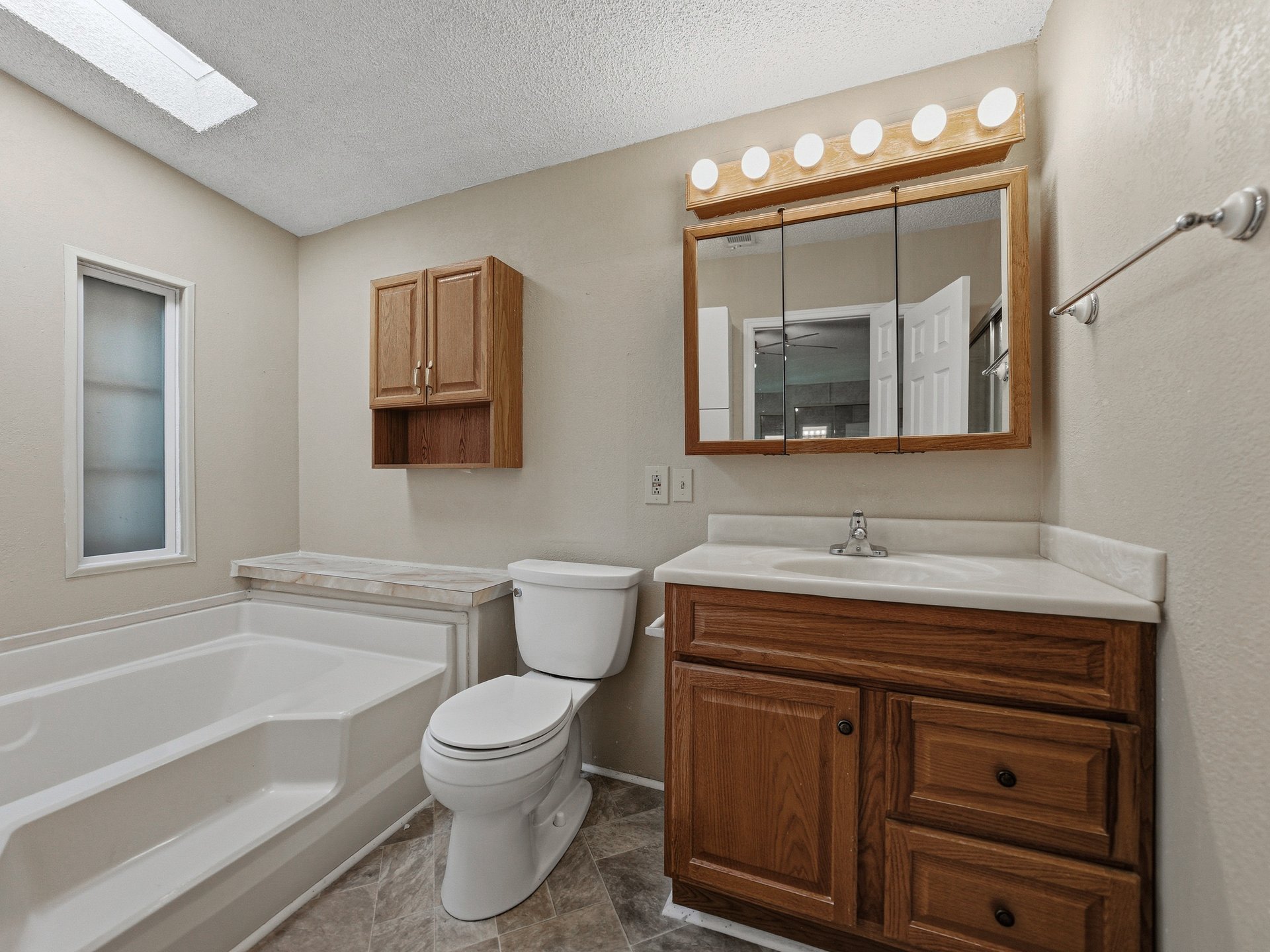 3822 DAMIAN DR