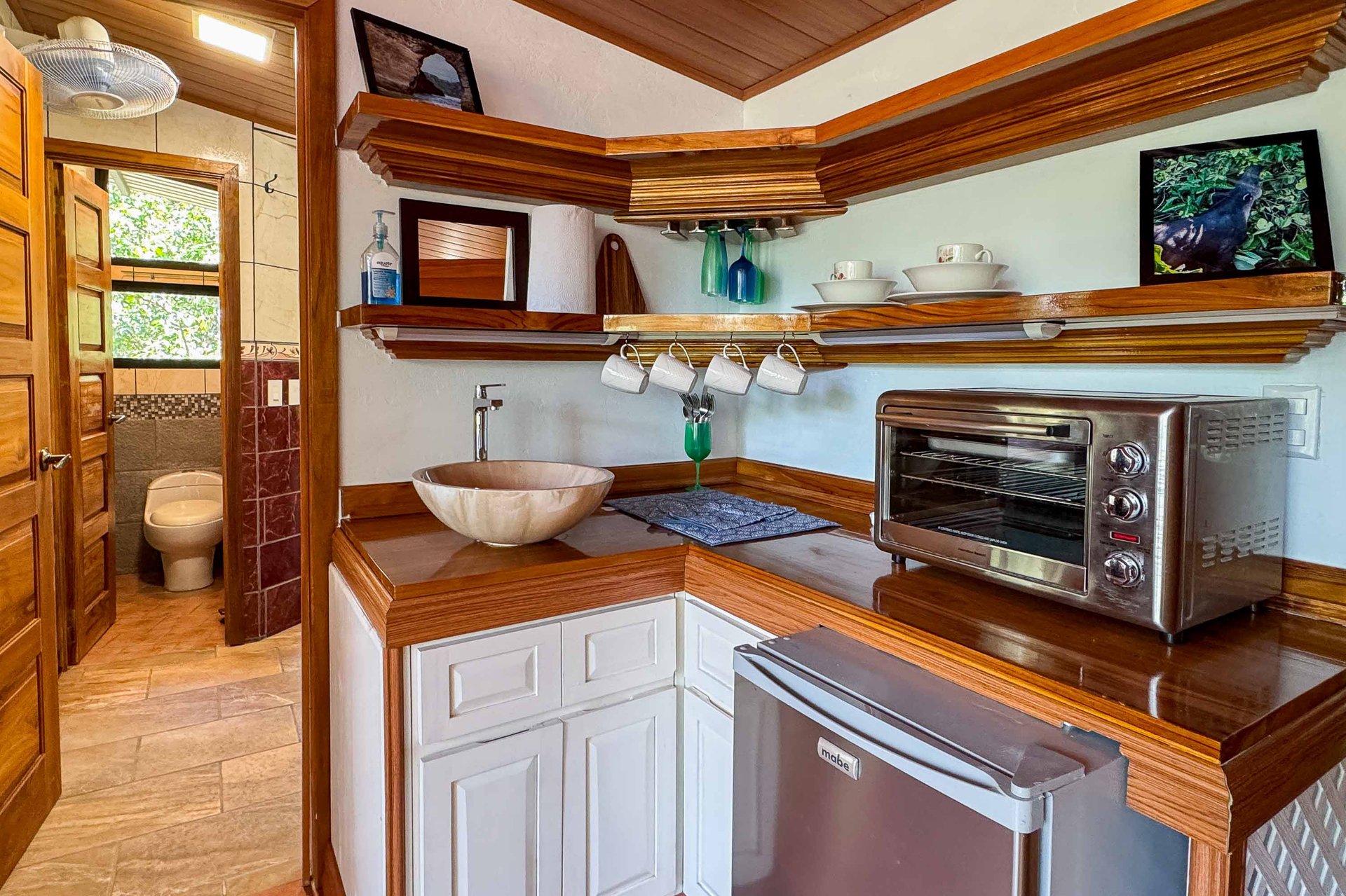 Tropical 3-bedroom home in gated community Manuel Antonio, Perfect rental!