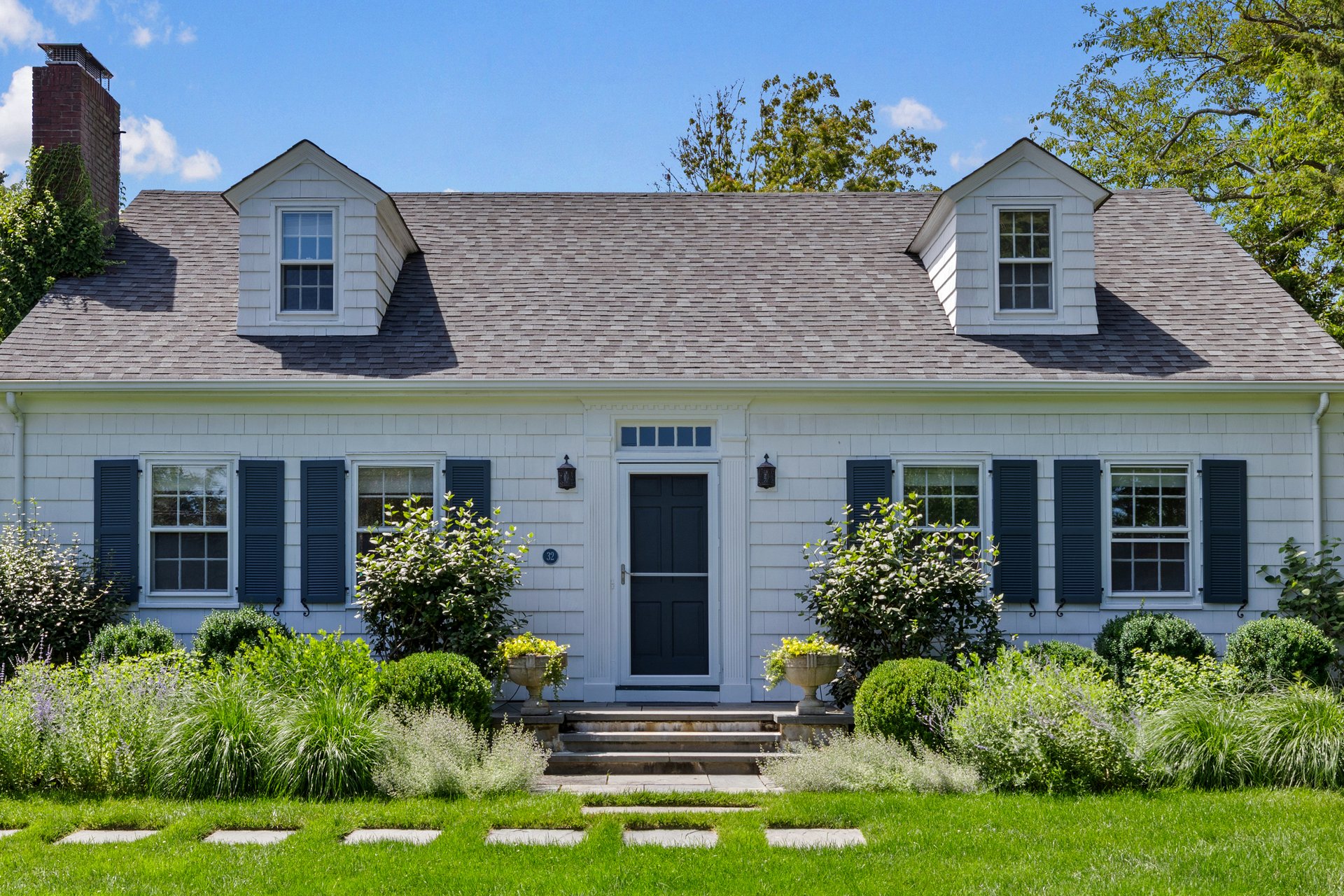 Estate-Section Sanctuary with manicured Gardens