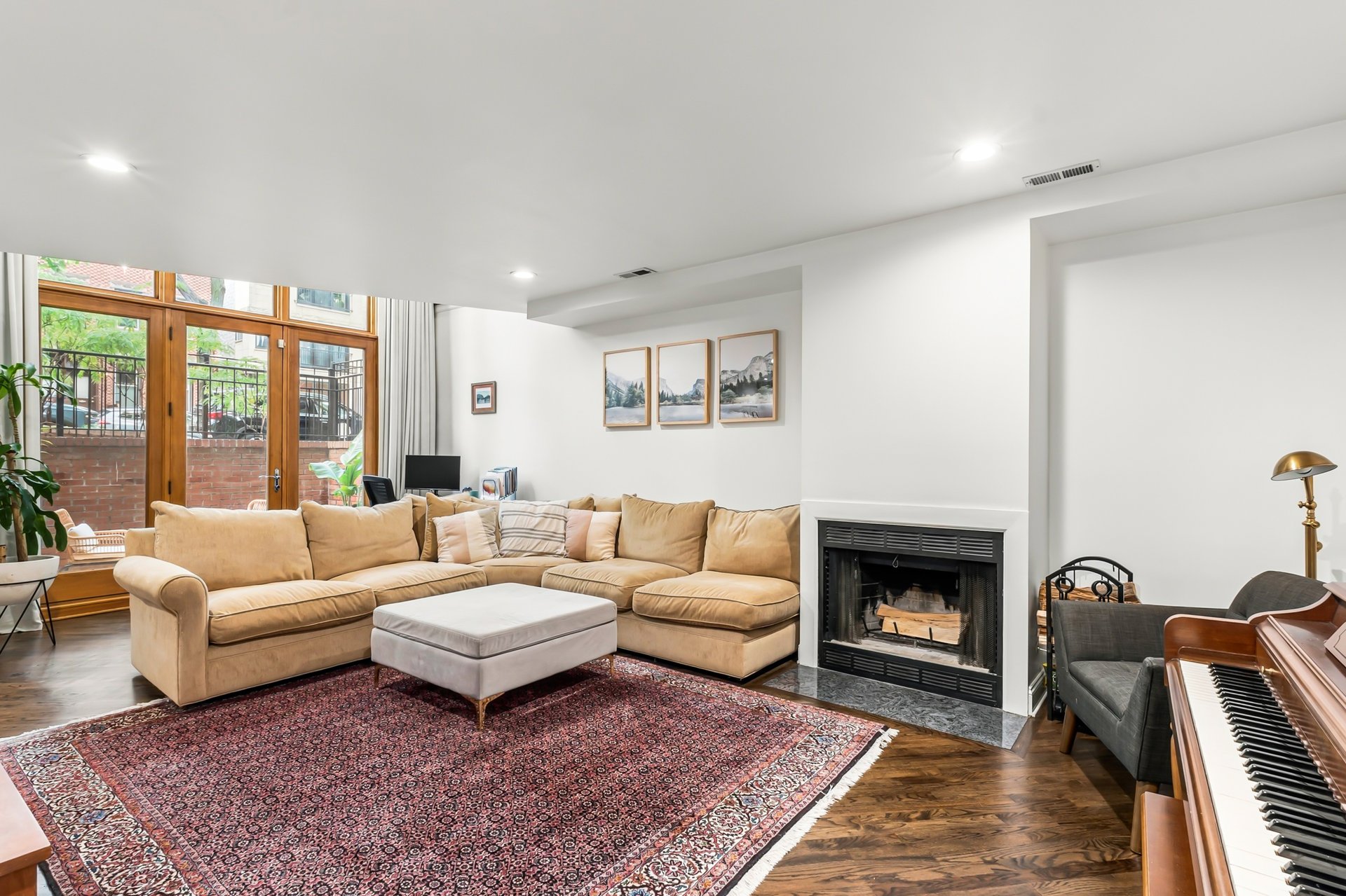 942 N Wolcott Ave #1