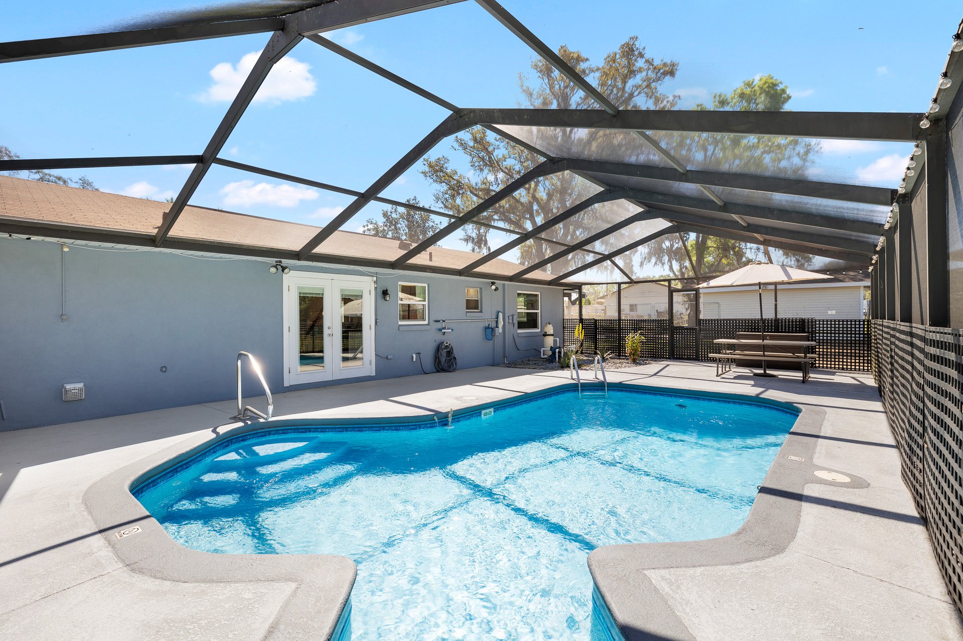 3399 RIVERDALE DR