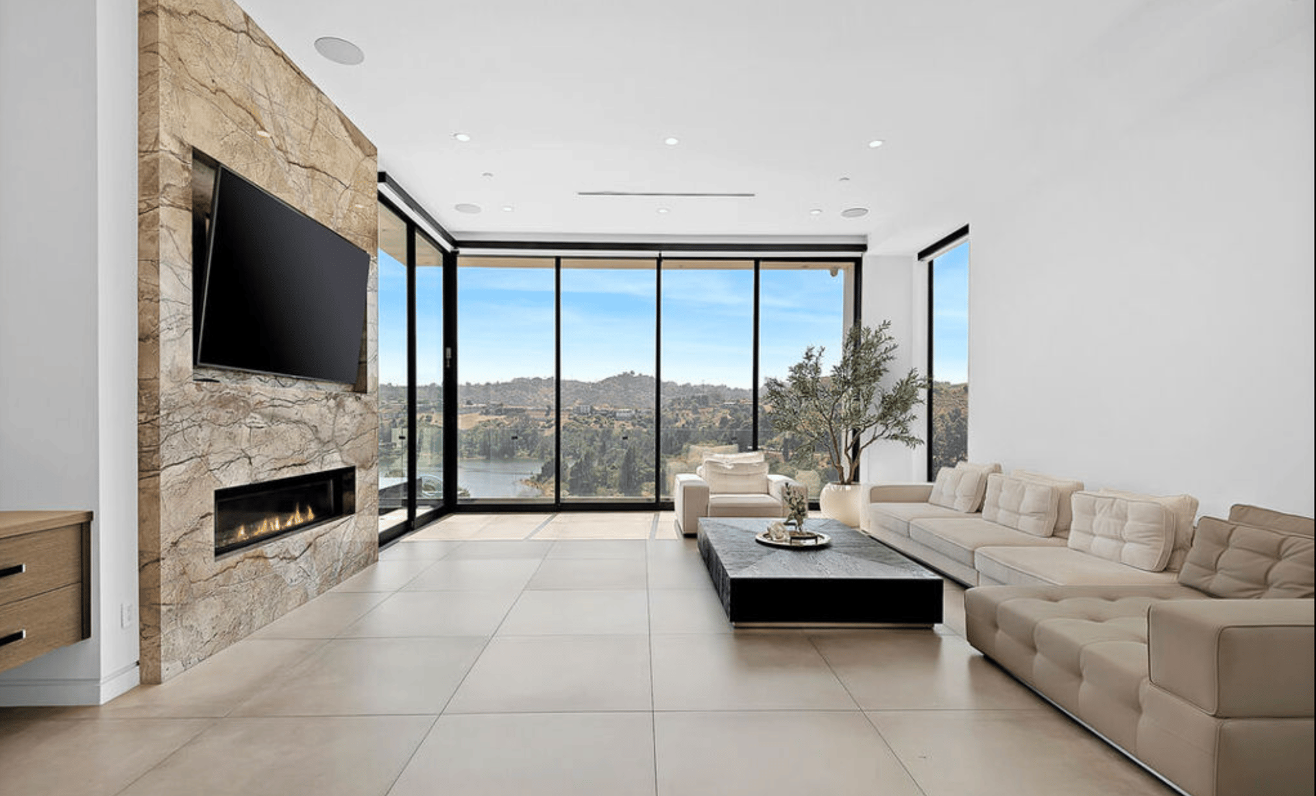 Lakeview Aura, Mirror Lake Drive, 90068