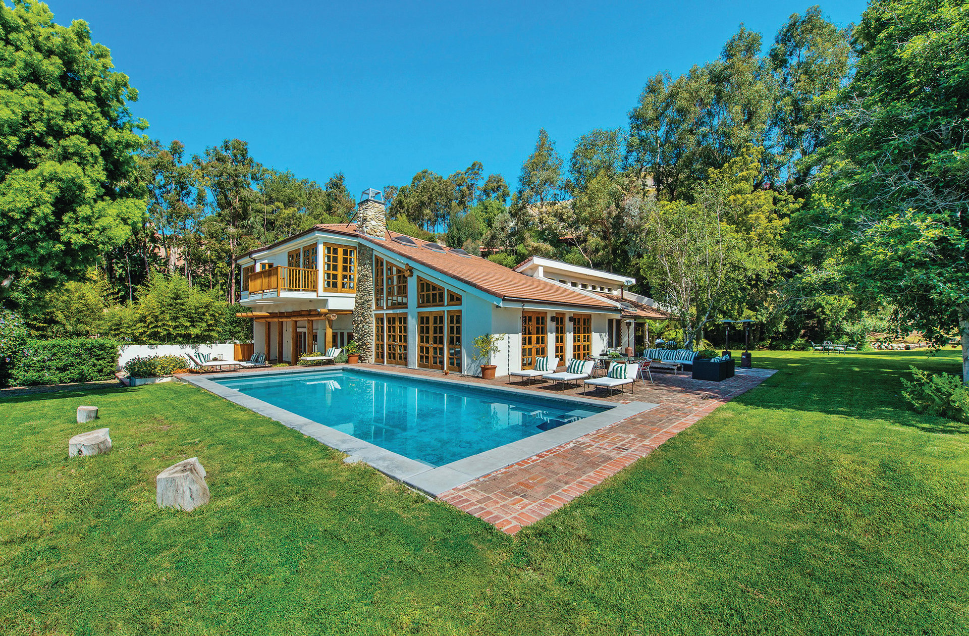 1320 BEVERLY GROVE PL