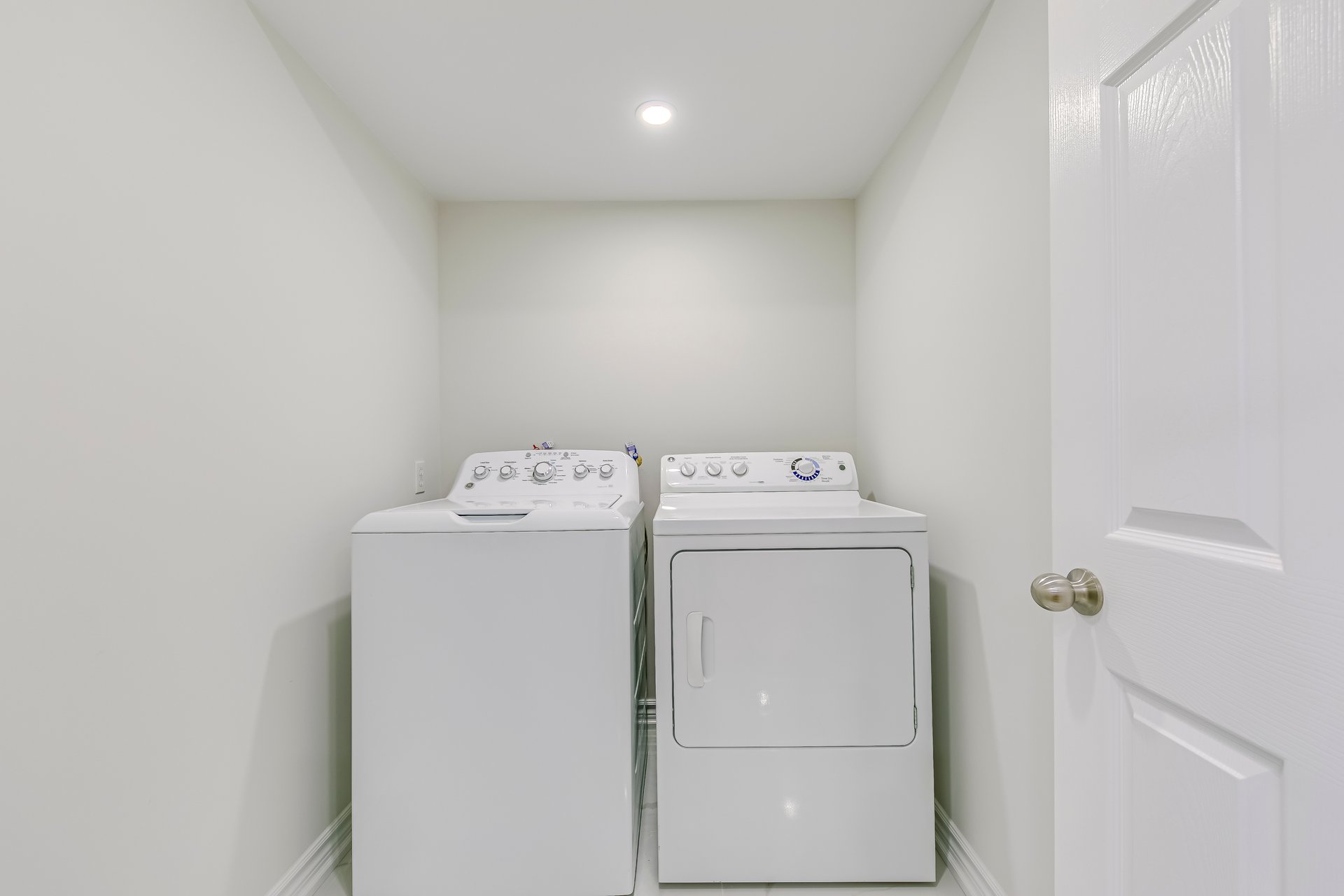 2193 Pell Cres