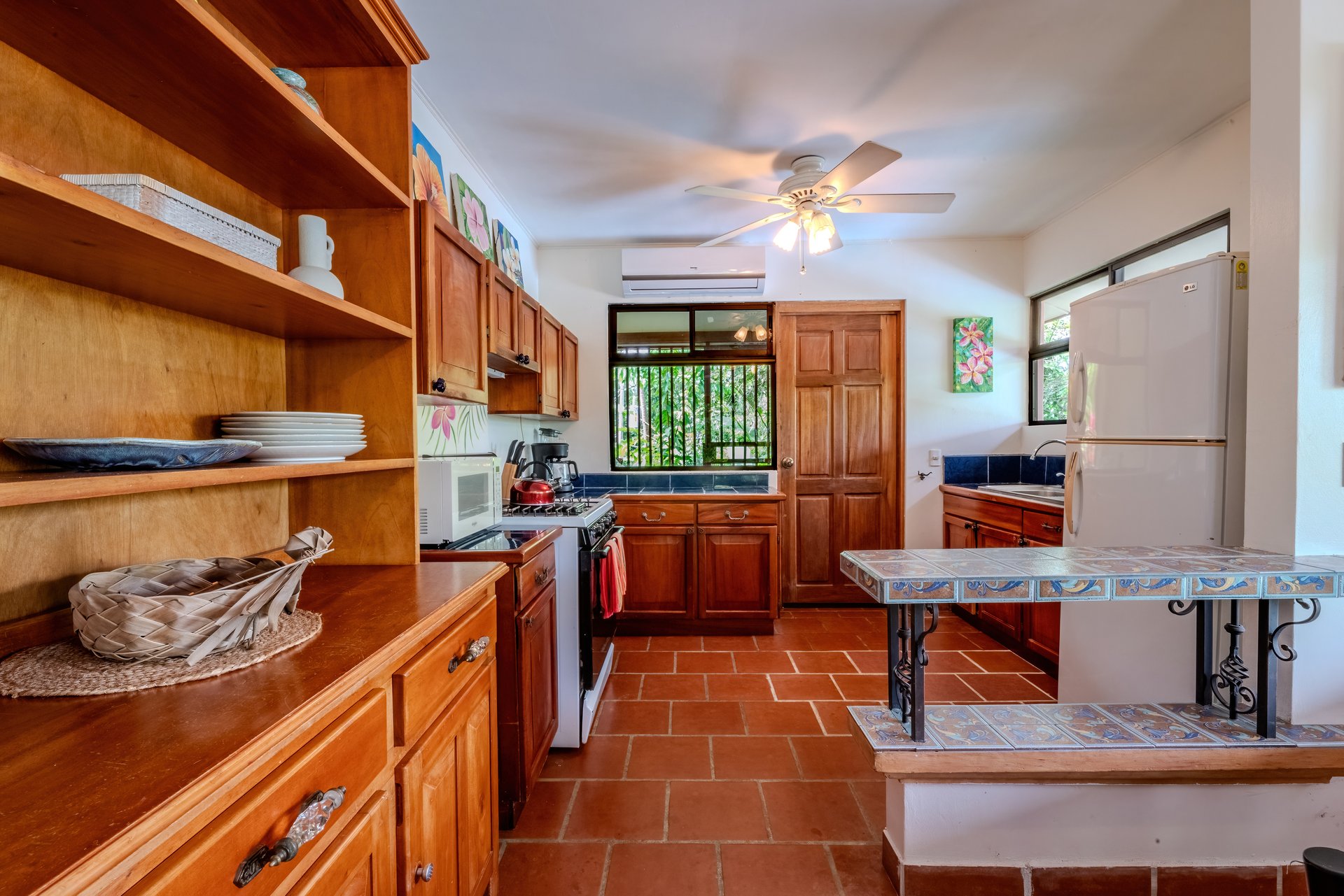 Two Ocean View Homes in Exclusive Marina Vista, Escaleras