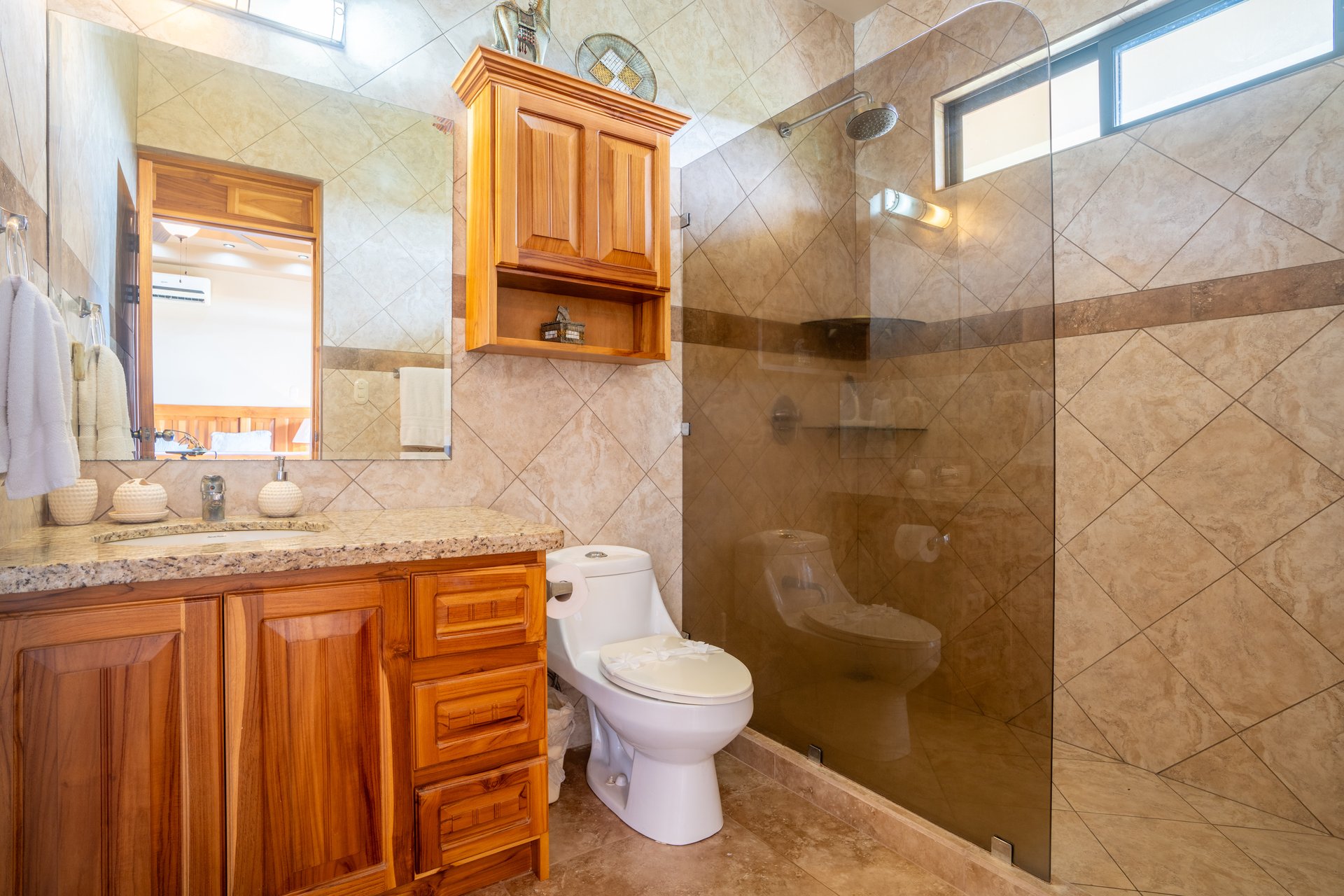 OSA Golf -  2 bed 2 bath Penthouse Condo! With Golf Membership