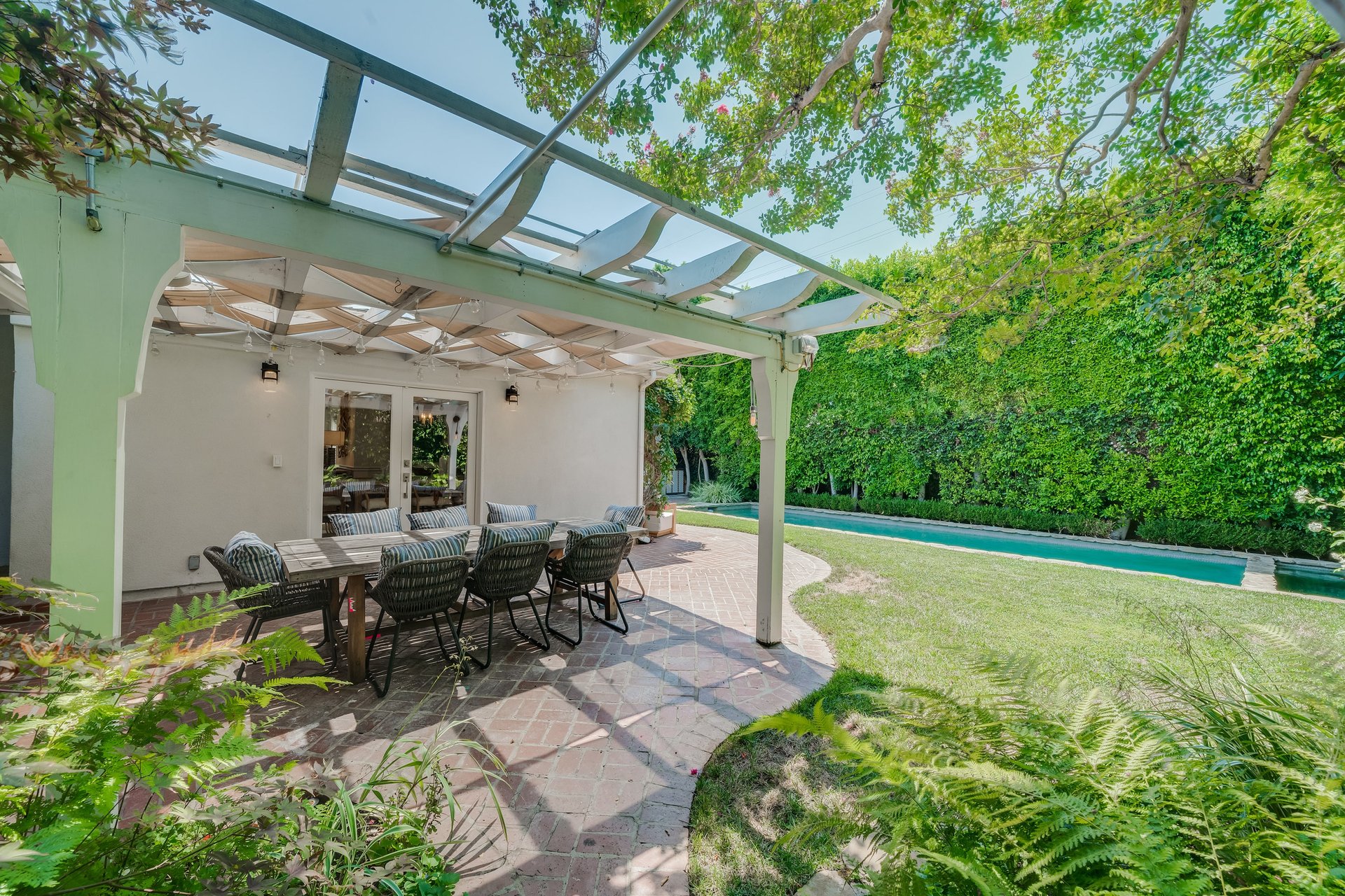 A Hampton's Vibe Traditional Home in Studio City 