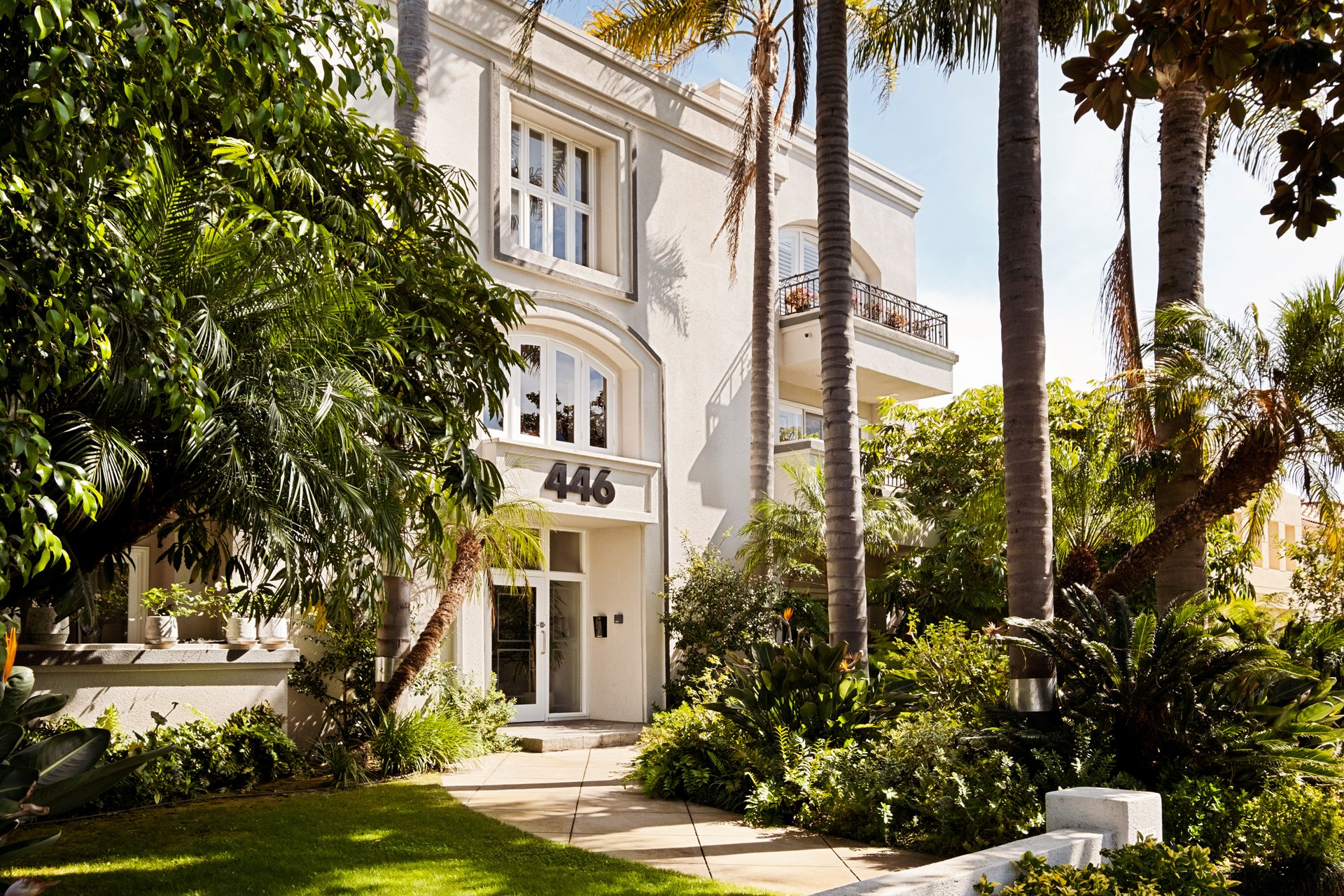  446 San Vicente Blvd #304, North of Montana