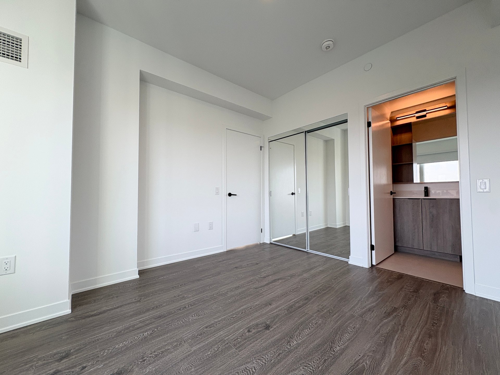 2495 Eglinton Avenue W 1703