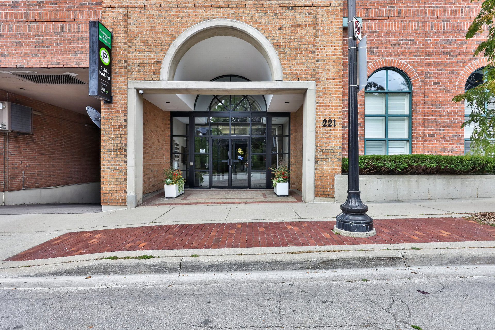 211-221 Robinson Street, Oakville