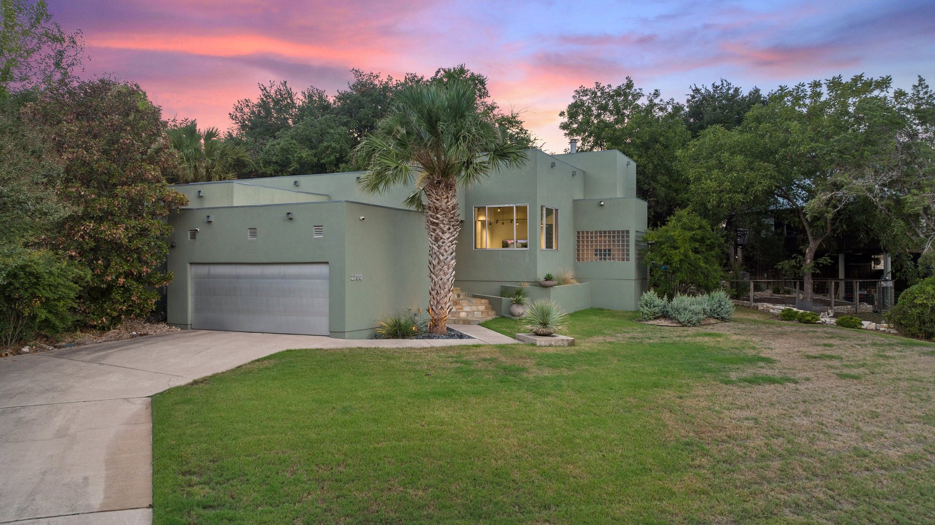 2700 De Soto DR