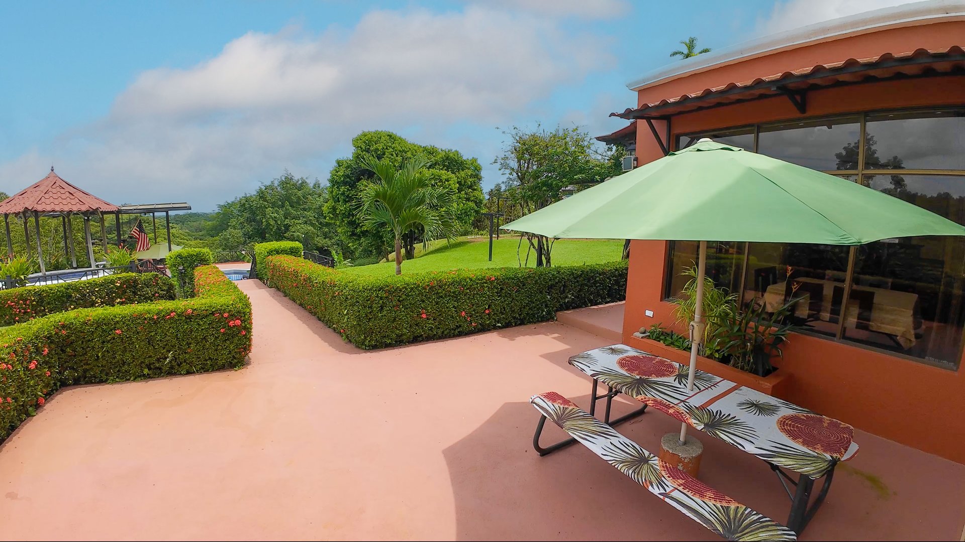 Tropical Estate in Gated Community near Quepos