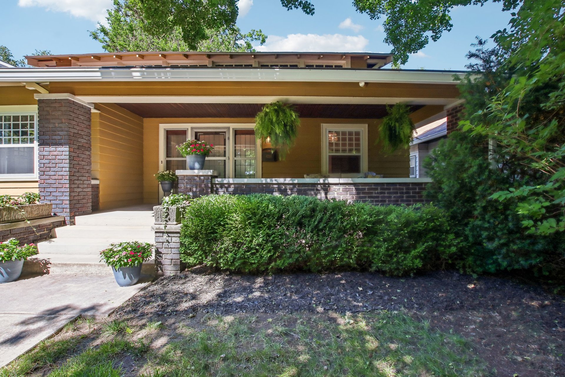 4220 Sunset Ave