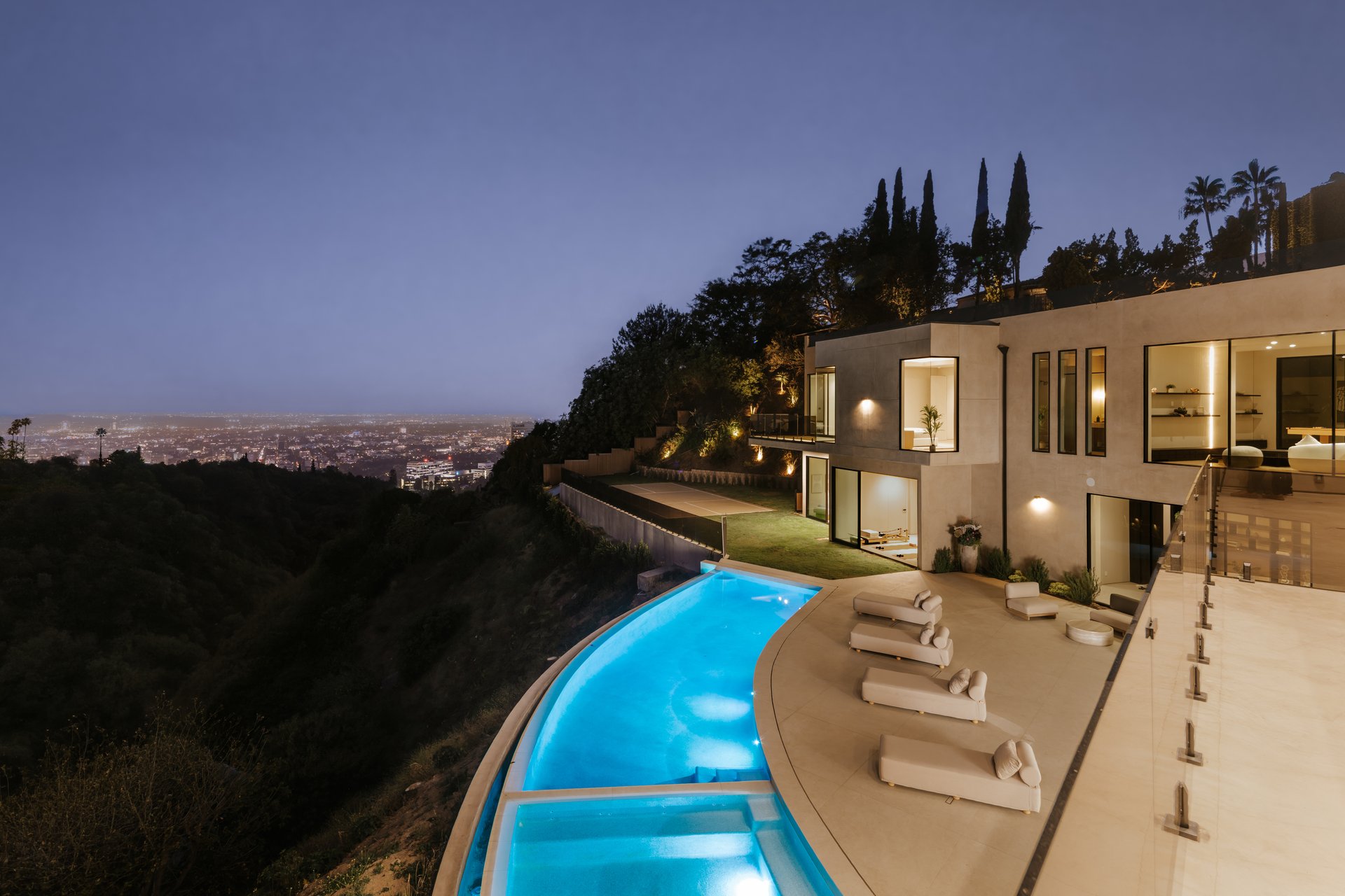 9262 Thrush Way, Hollywood Hills