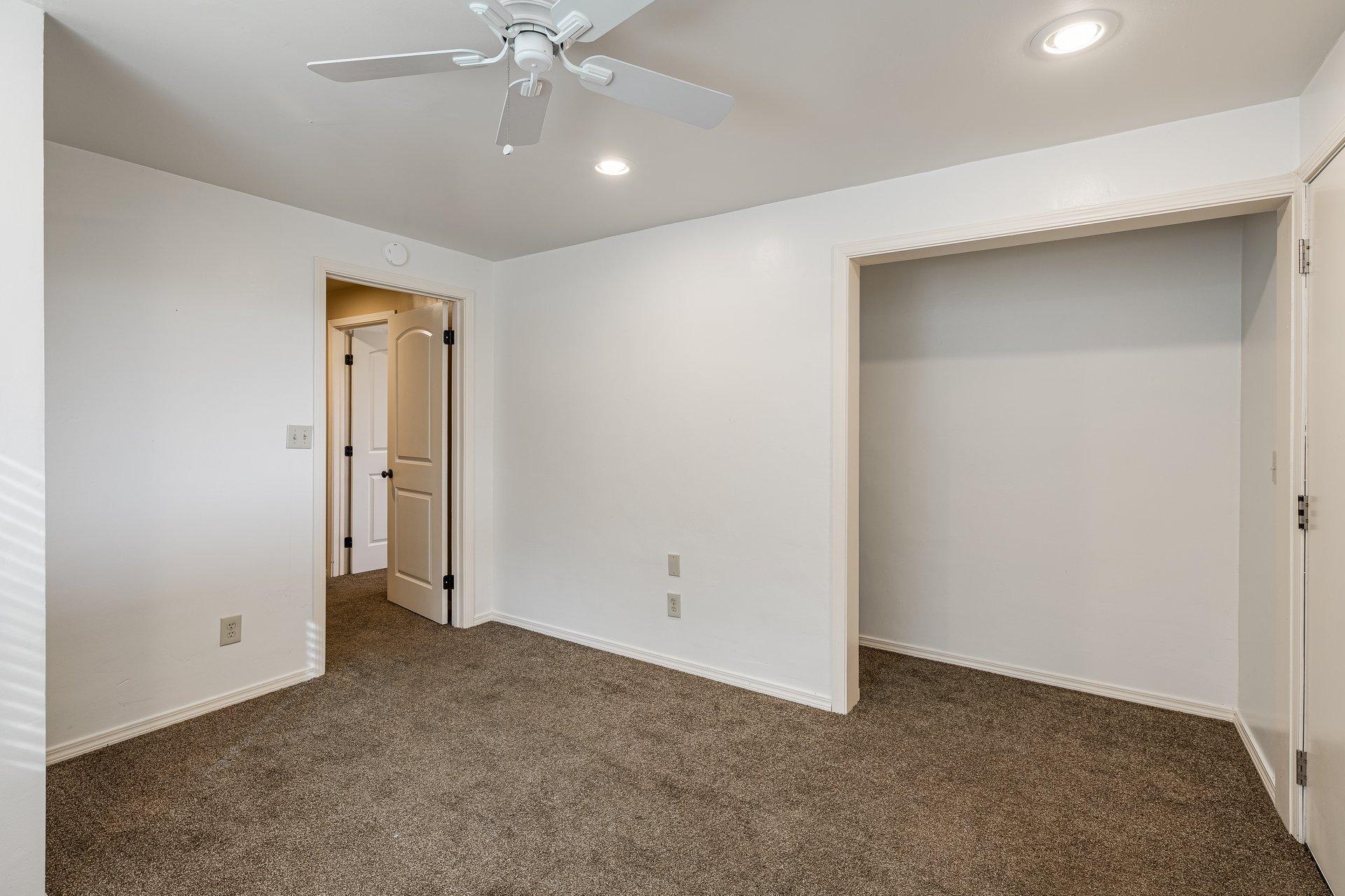 4611 Hillwood Dr