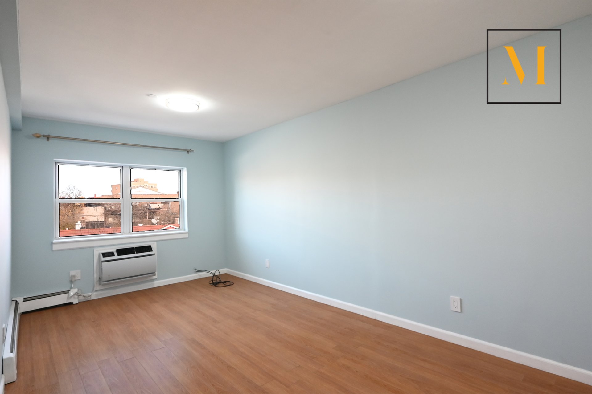 25-08 Newtown Avenue 004