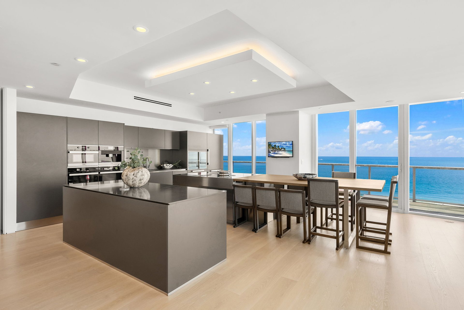 100 S Pointe Drive, Residence 1906/07