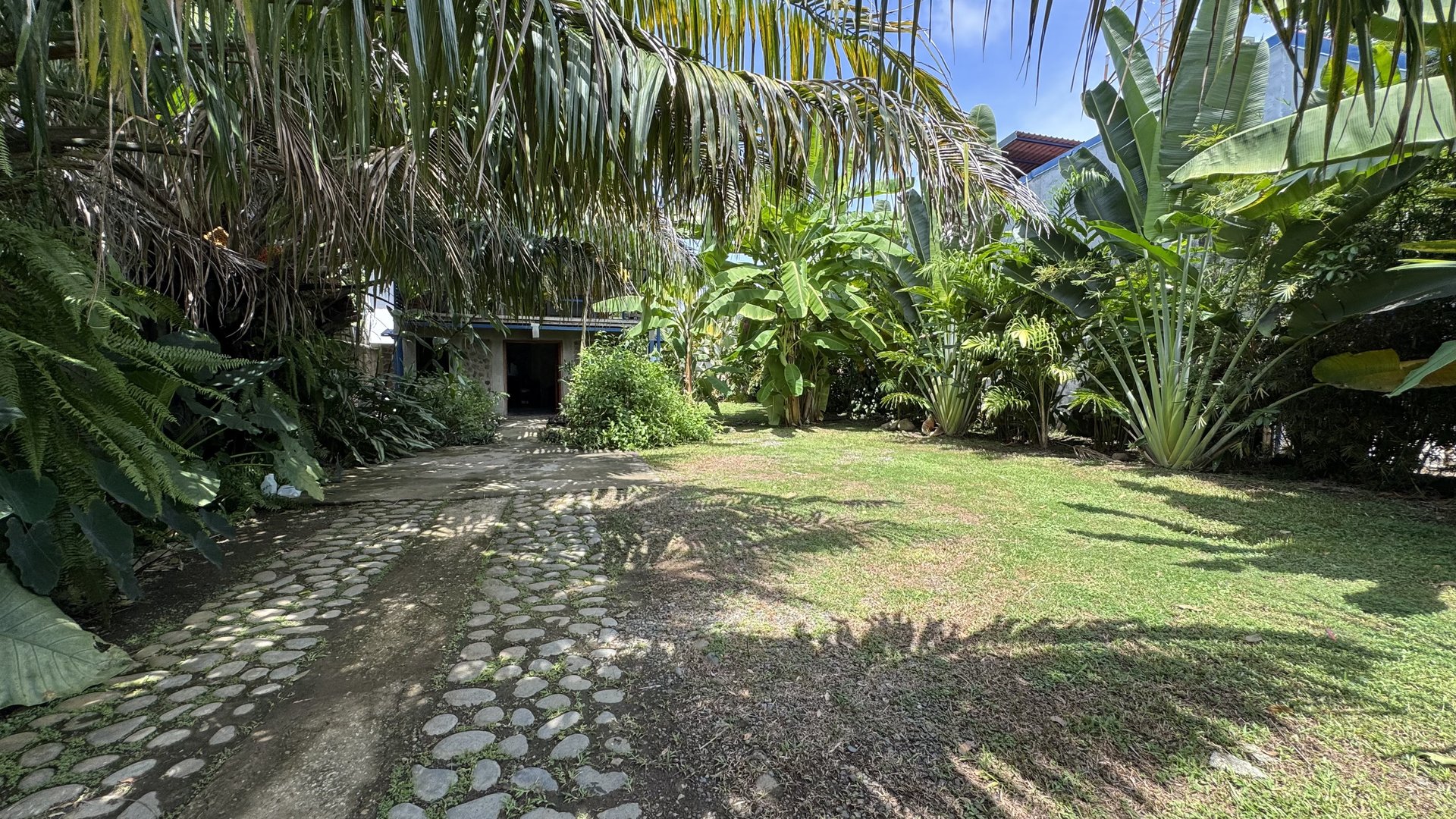 2 Commercial Property in the Heart of Uvita with an existing Home.  