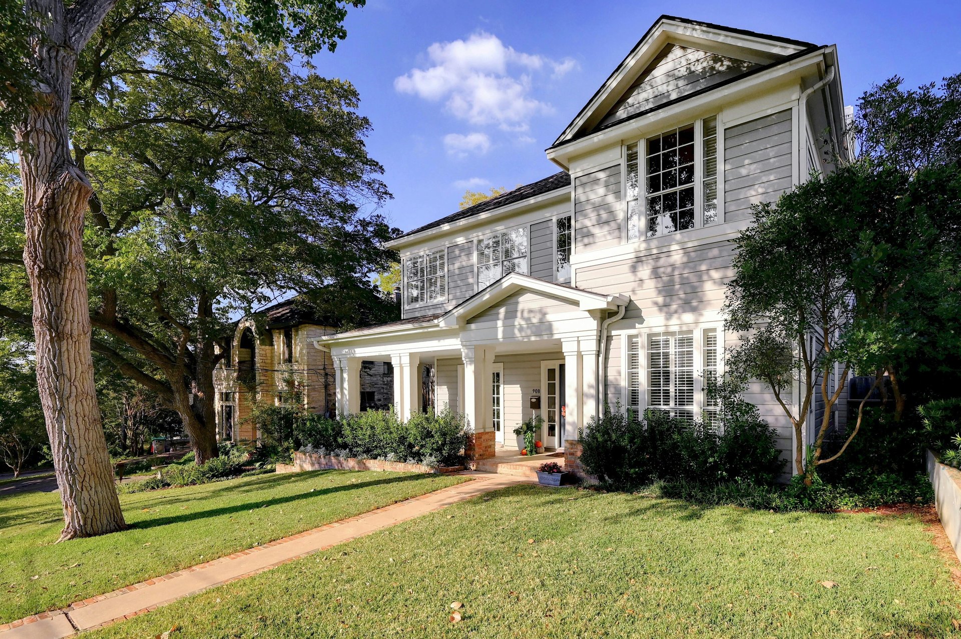 908 W 18th Street