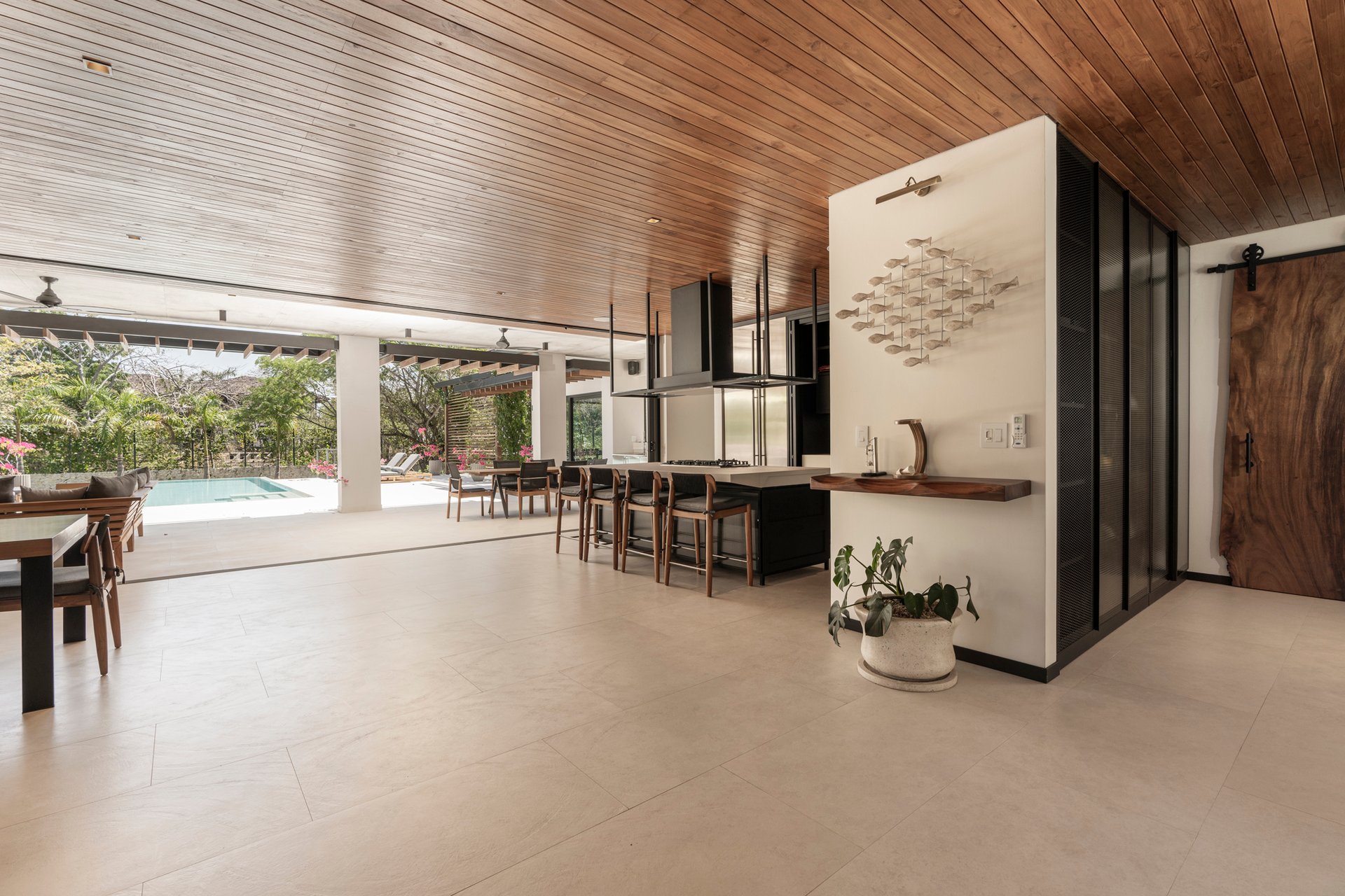 Villa Solana: Modern Luxury Steps from Playa Mansita in Hacienda Pinilla