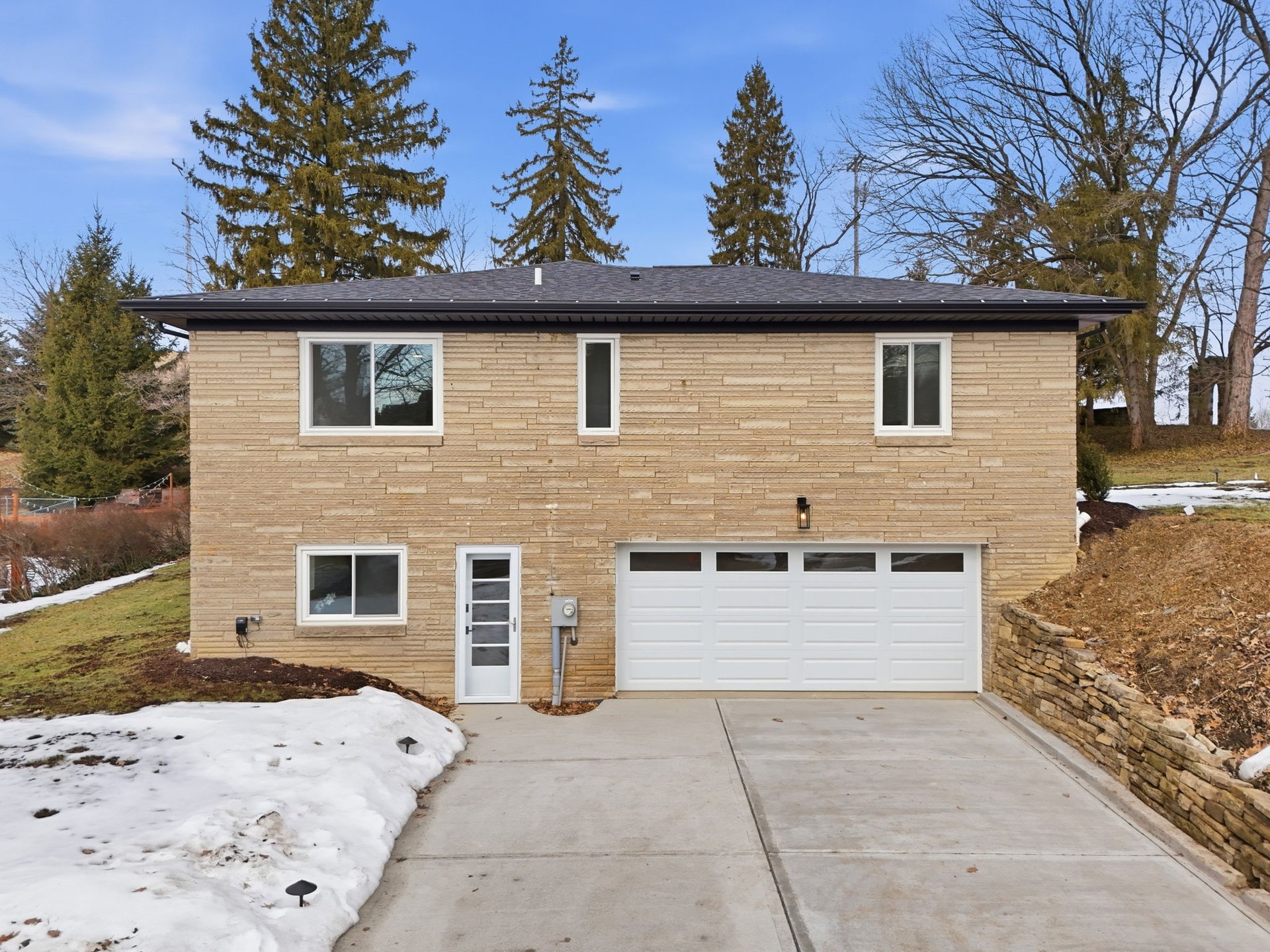954 Lakemont Dr