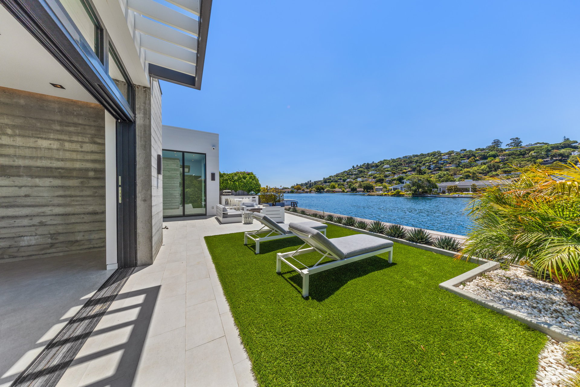 Contemporary Retreat on the Belvedere Lagoon
