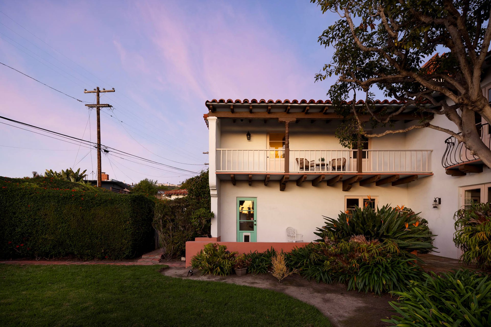 212 W Avenida Valencia