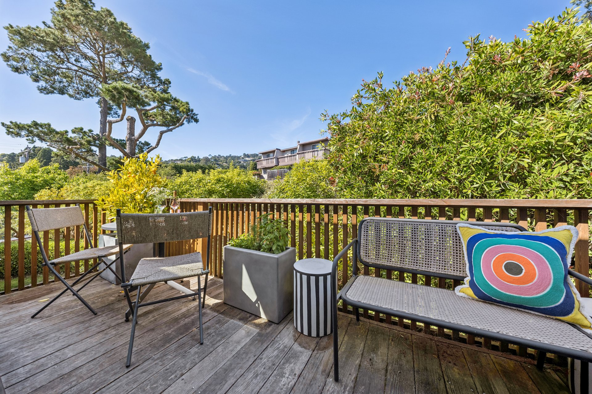 Stylish and Chic Upper Unit