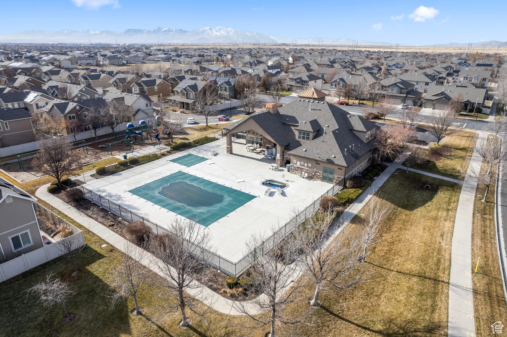 872 W Berkeley Dr
