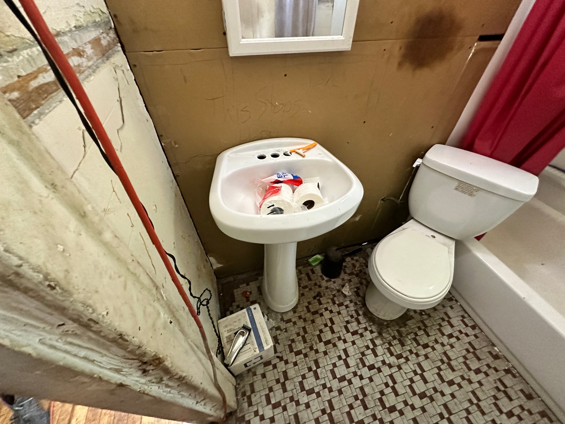 28 W Montana St