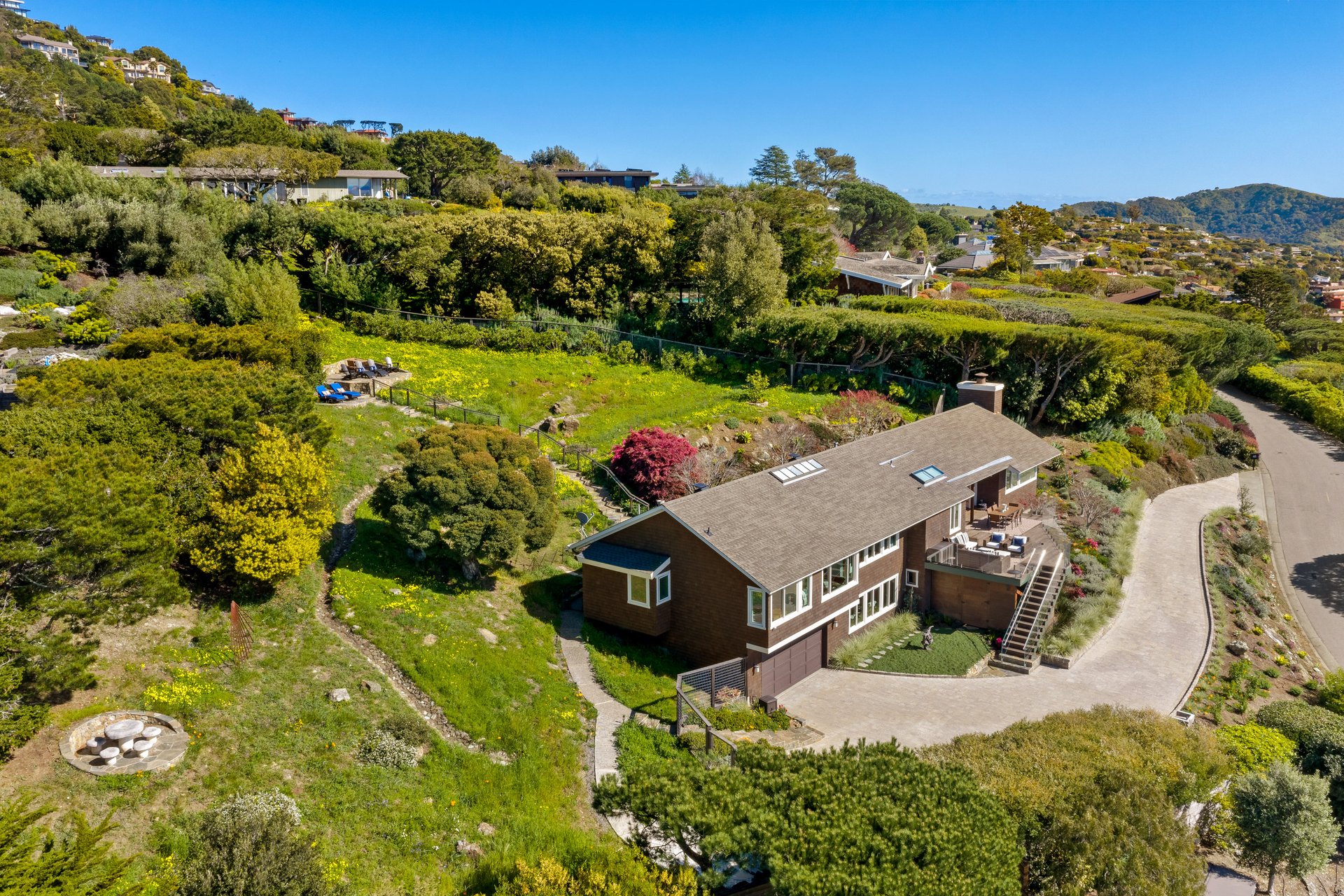 Stylish and Chic Mount Tiburon Retreat 