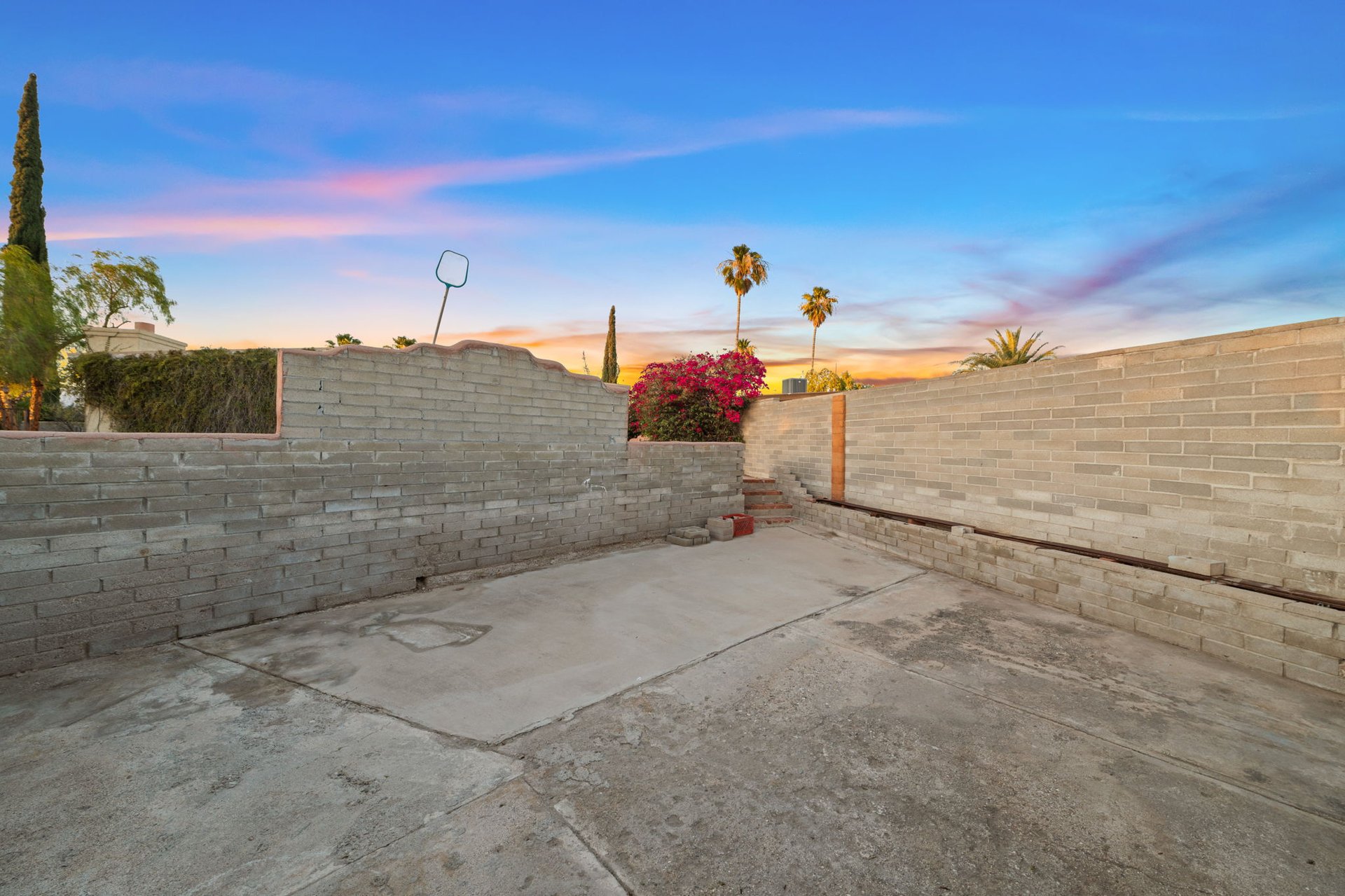 2540 S Marianne