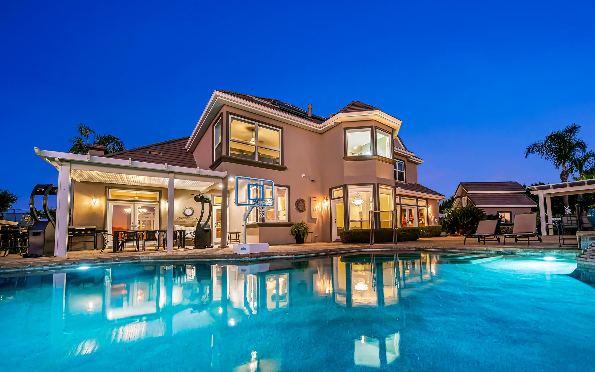 Akash Manor 🍇