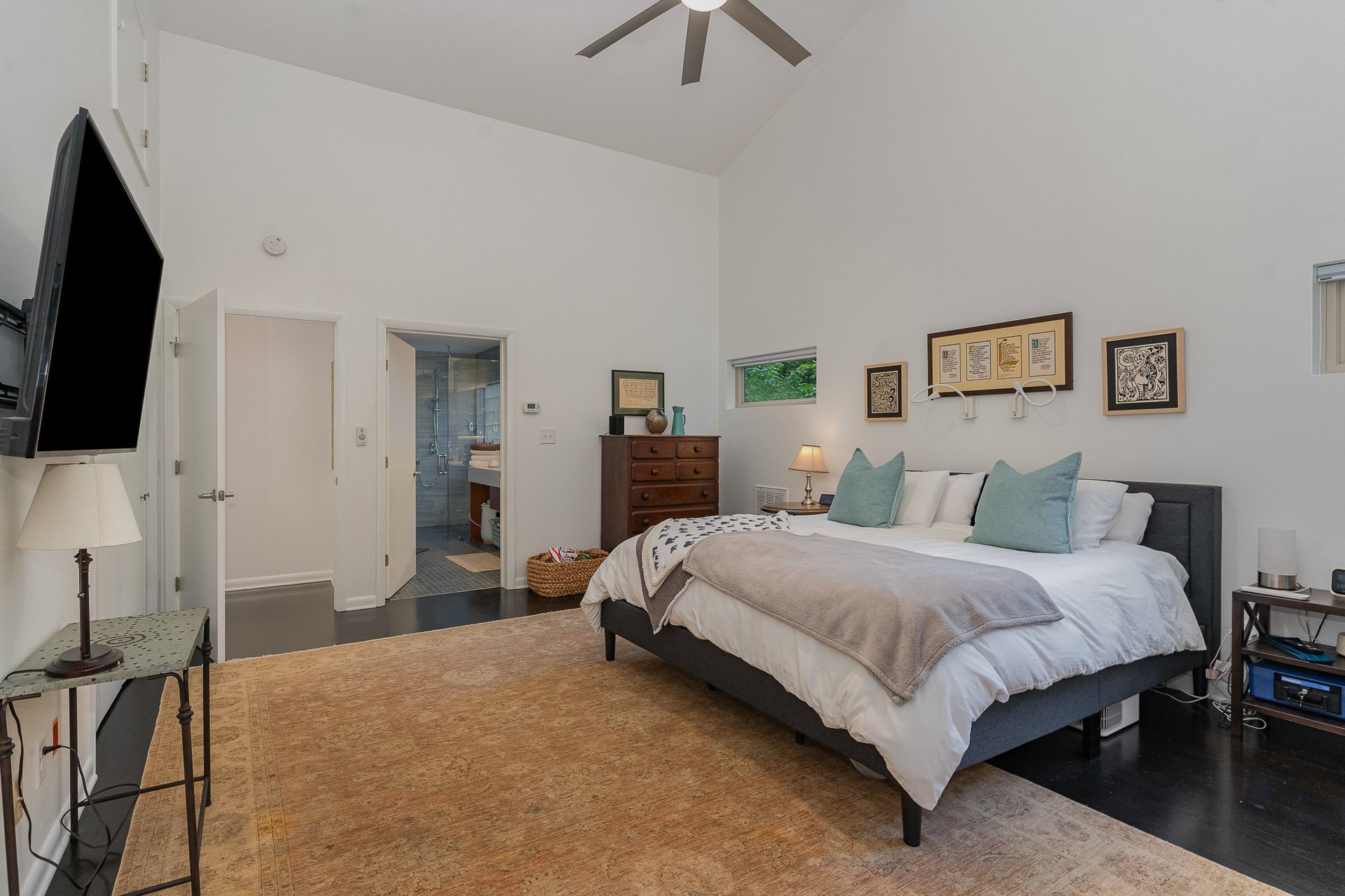 Modern, 4 Bedroom House near UNC