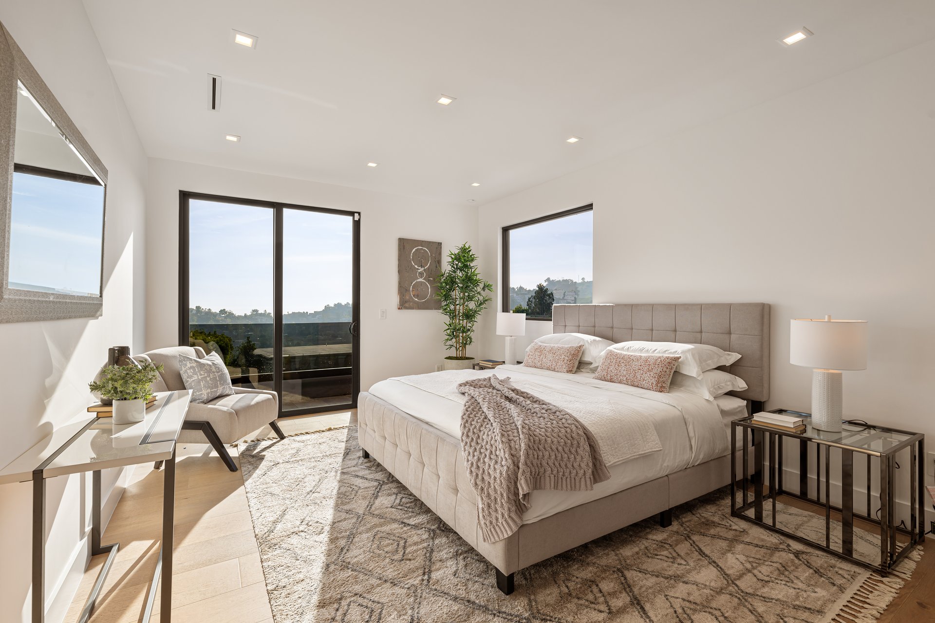 7911 Oceanus Dr, Hollywood HIlls