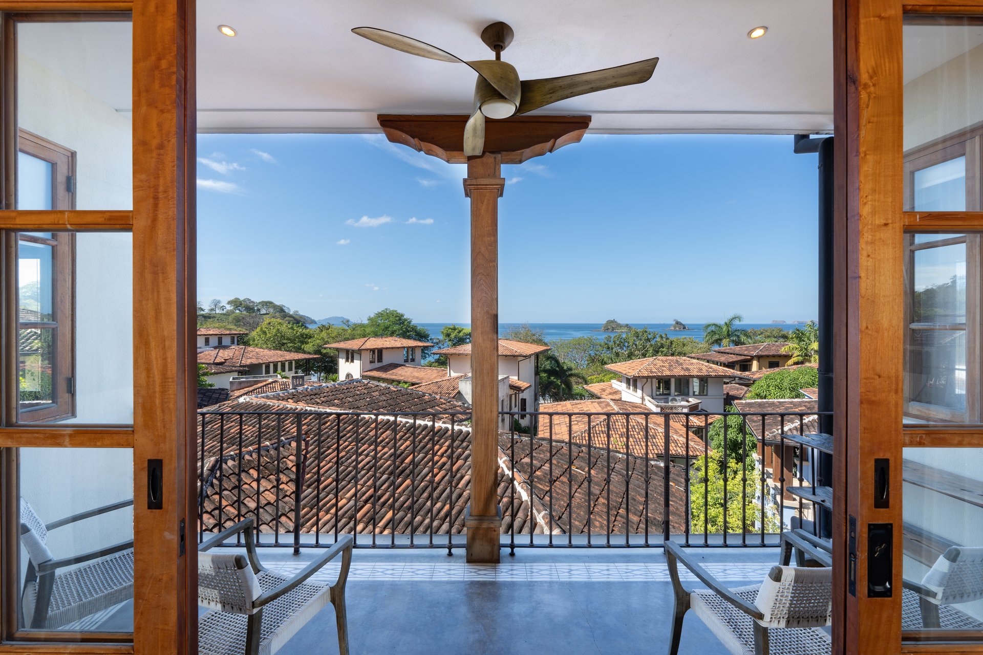 32 Plaza Central | Oceanview 2-Bedroom Luxury Flat in Las Catalinas - Prime Location near Playa Danta