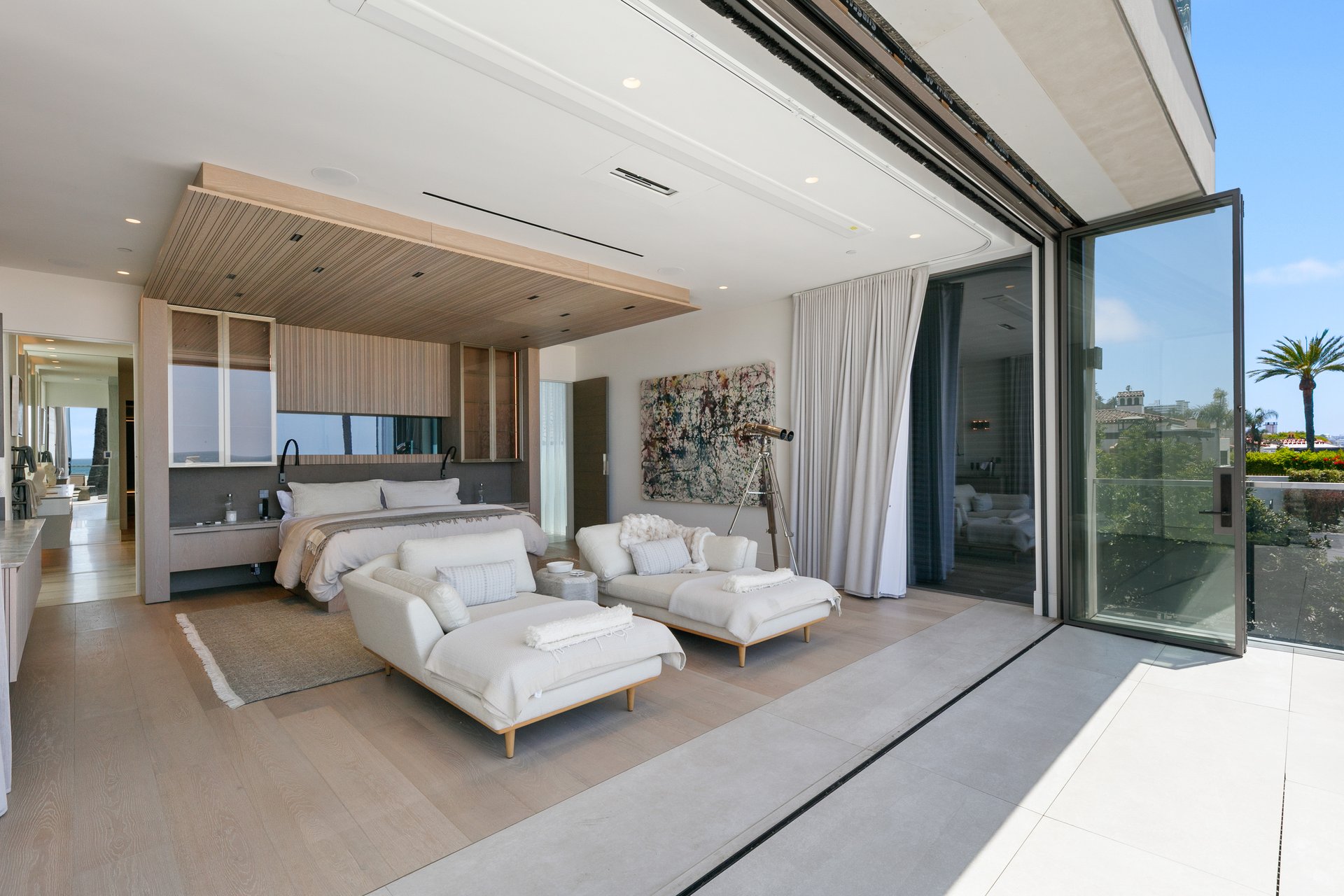 938 Palisades Beach Rd