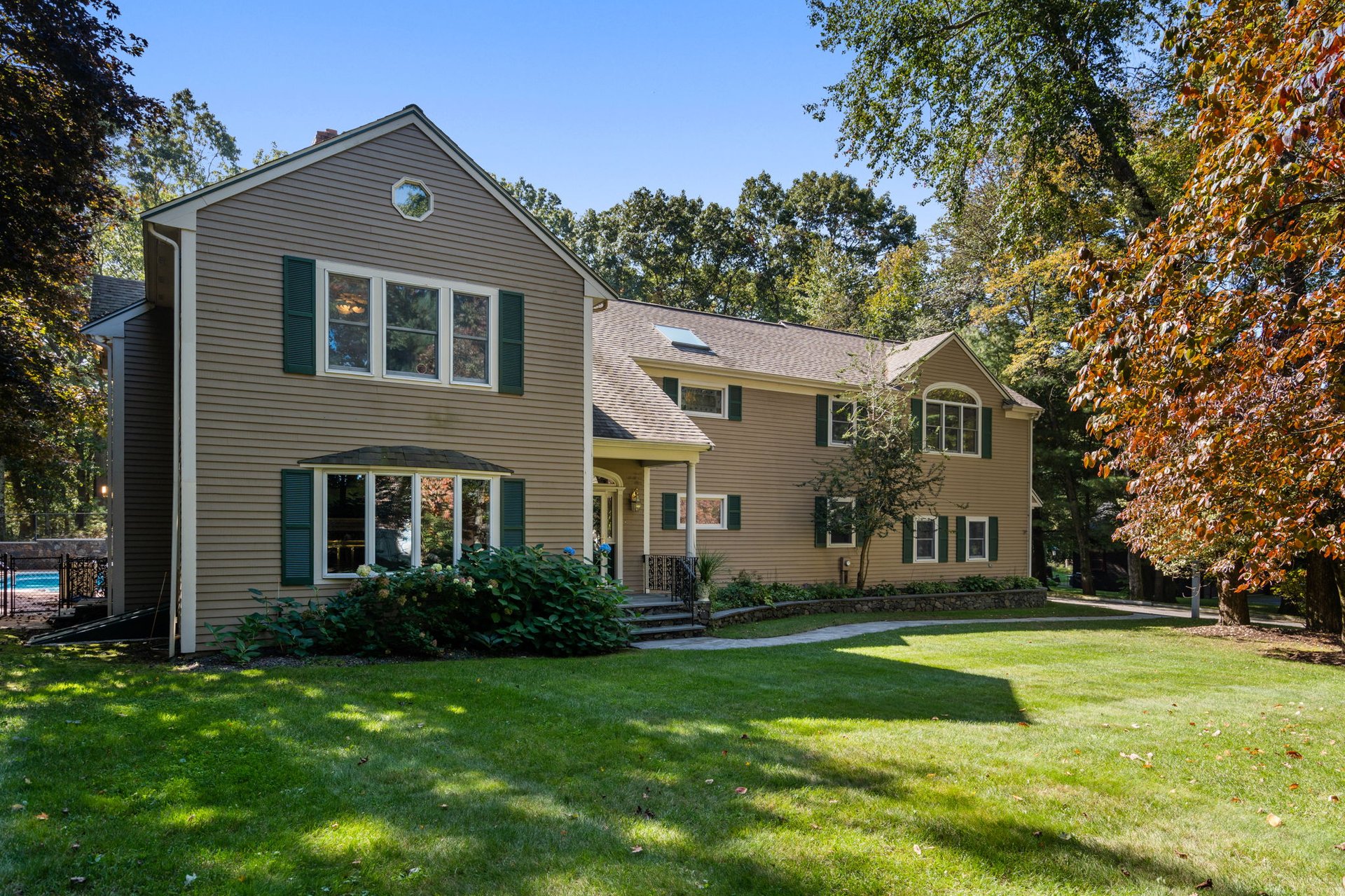 4 Leslie Rd