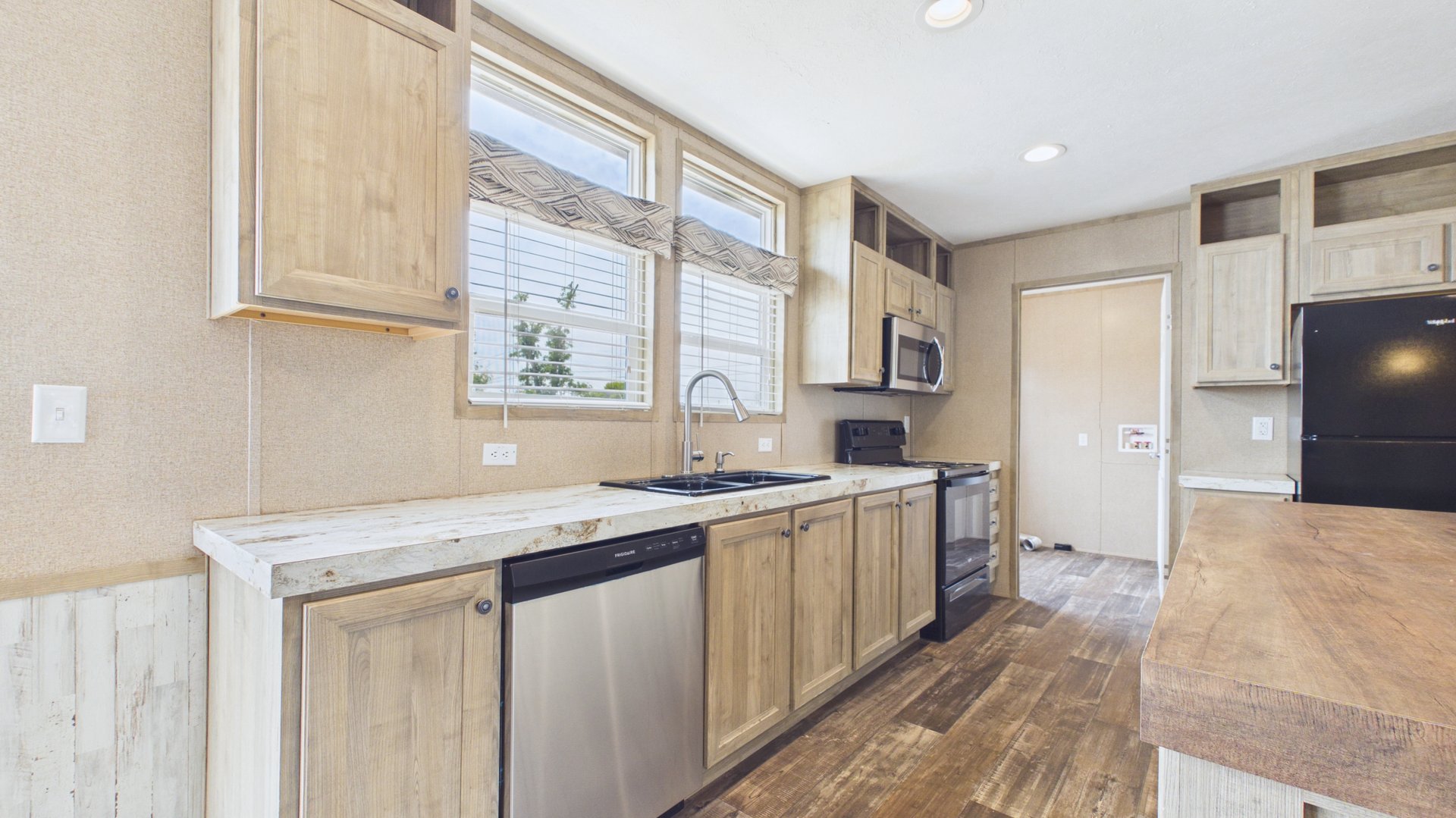 813 N Betty