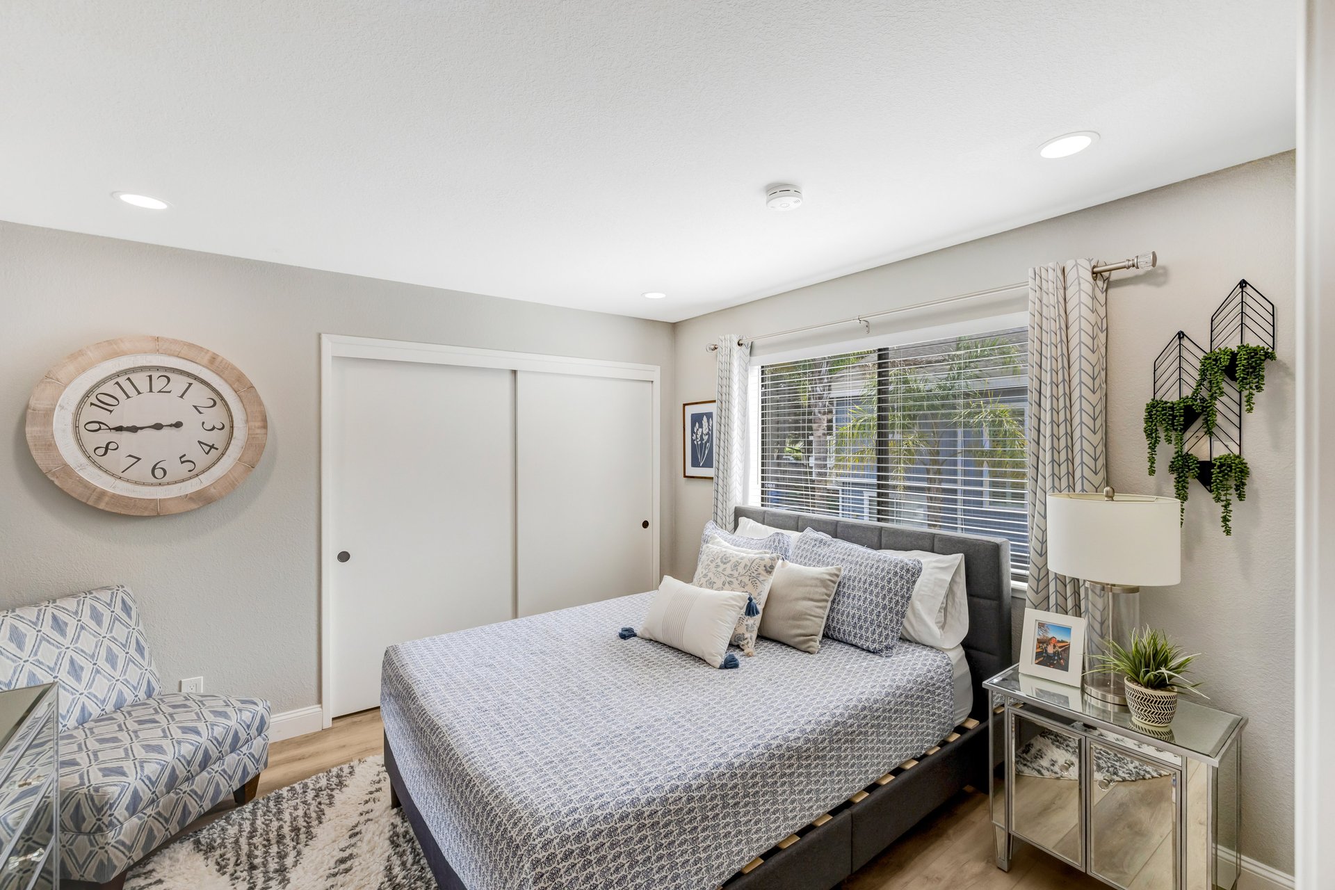 Charming Updated Townhouse Near the Ocean