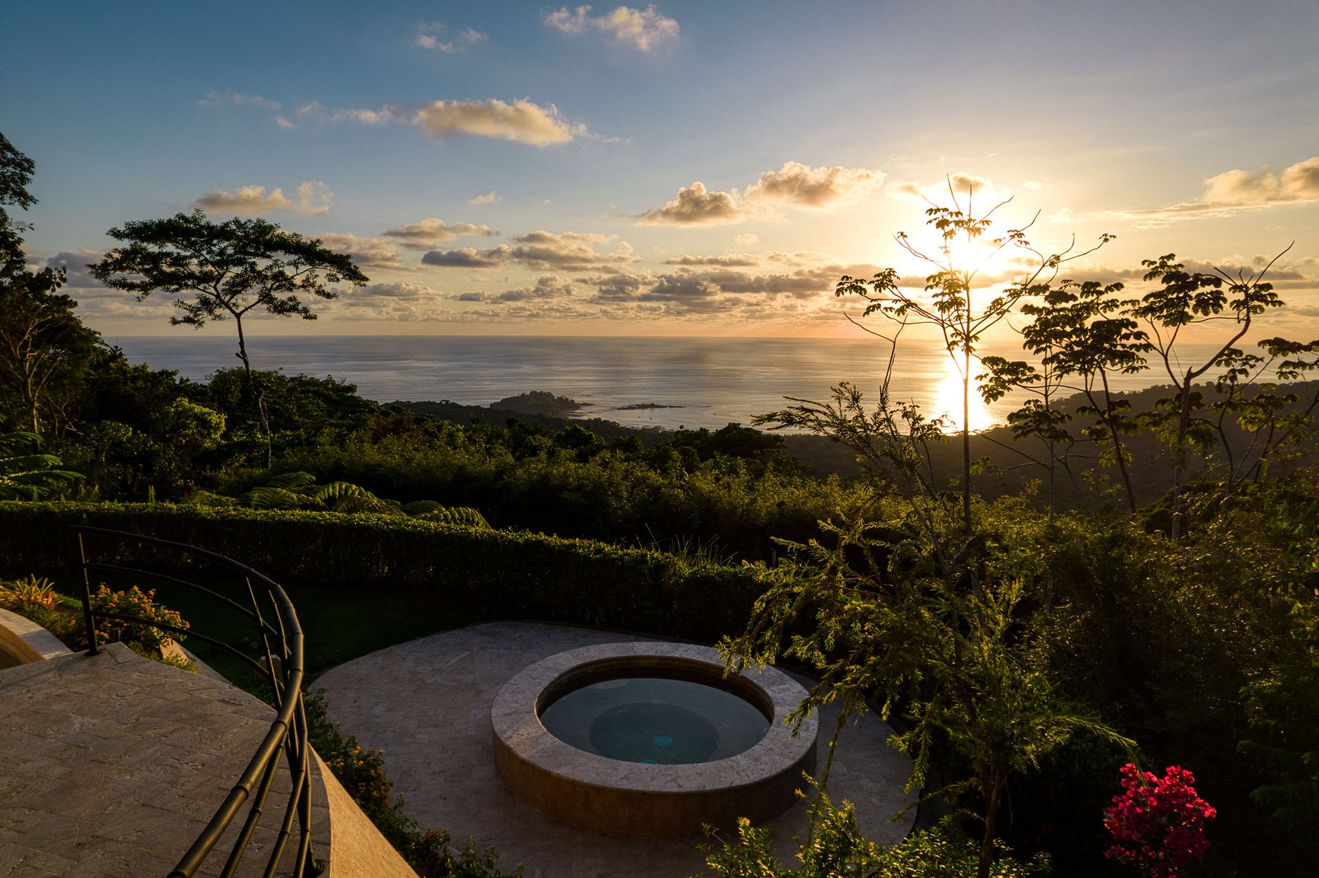 Casa Bambú – LUXURY 5 BEDROOM ESTATE WITH EXCEPTIONAL OCEAN VIEWS