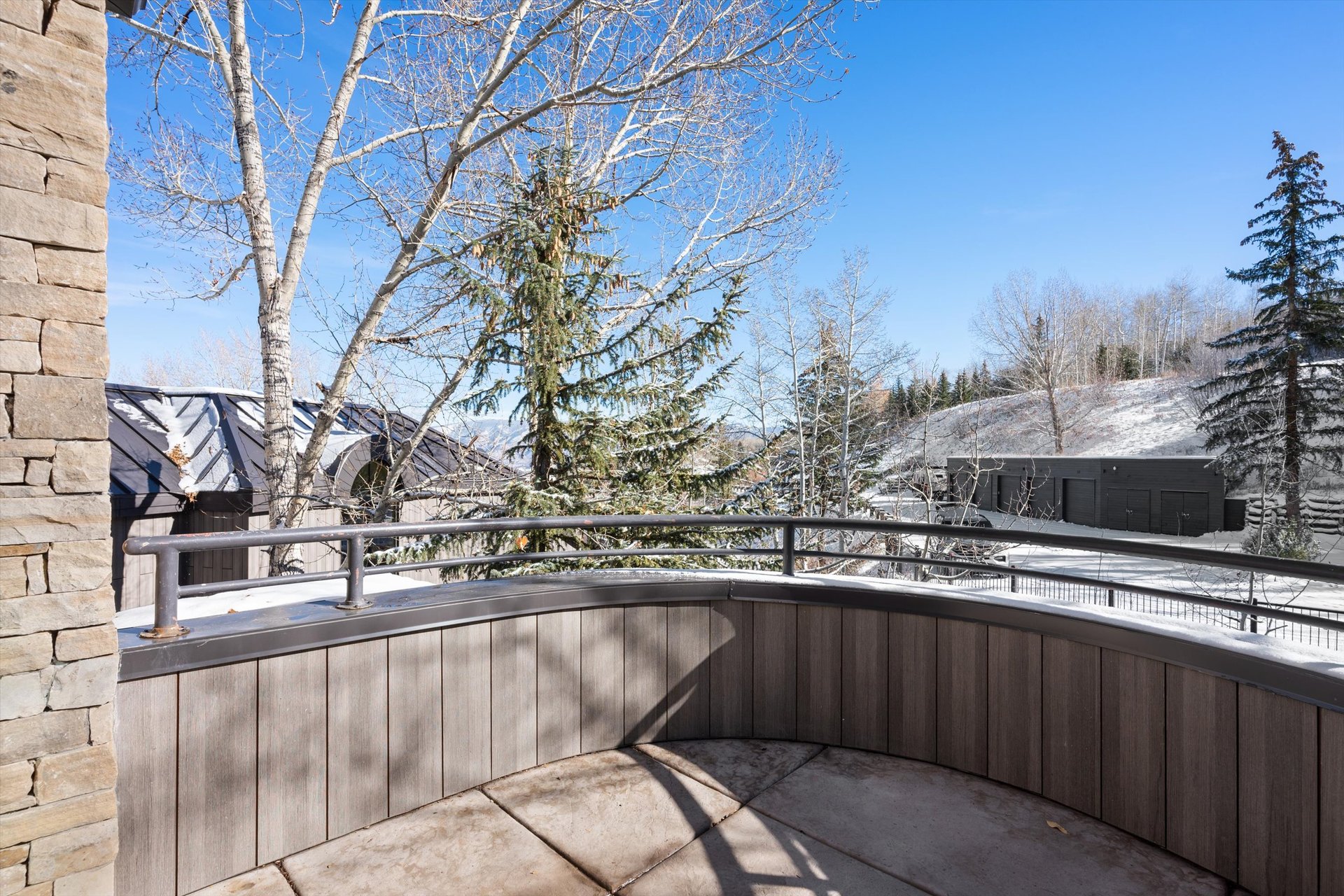 Ski-In/Ski-Out Luxury: Deerbrook Townhome