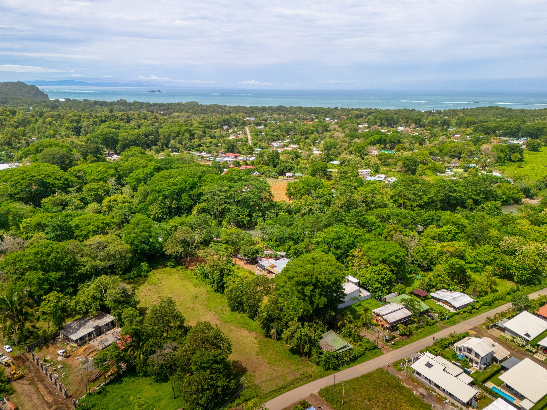 Uvita Tropical Urban Home, New Quality Build!
