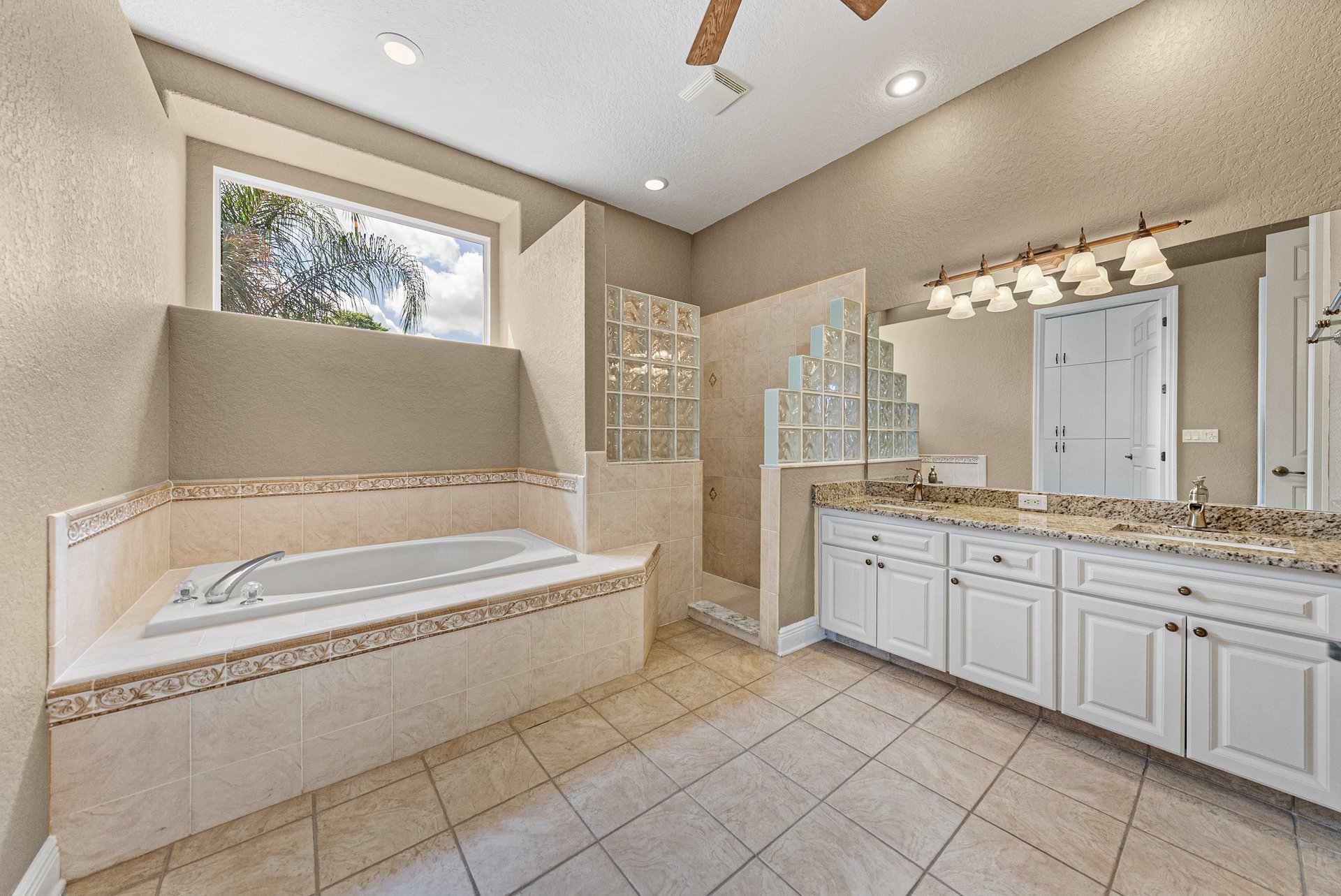 12231 WOODLANDS CIR