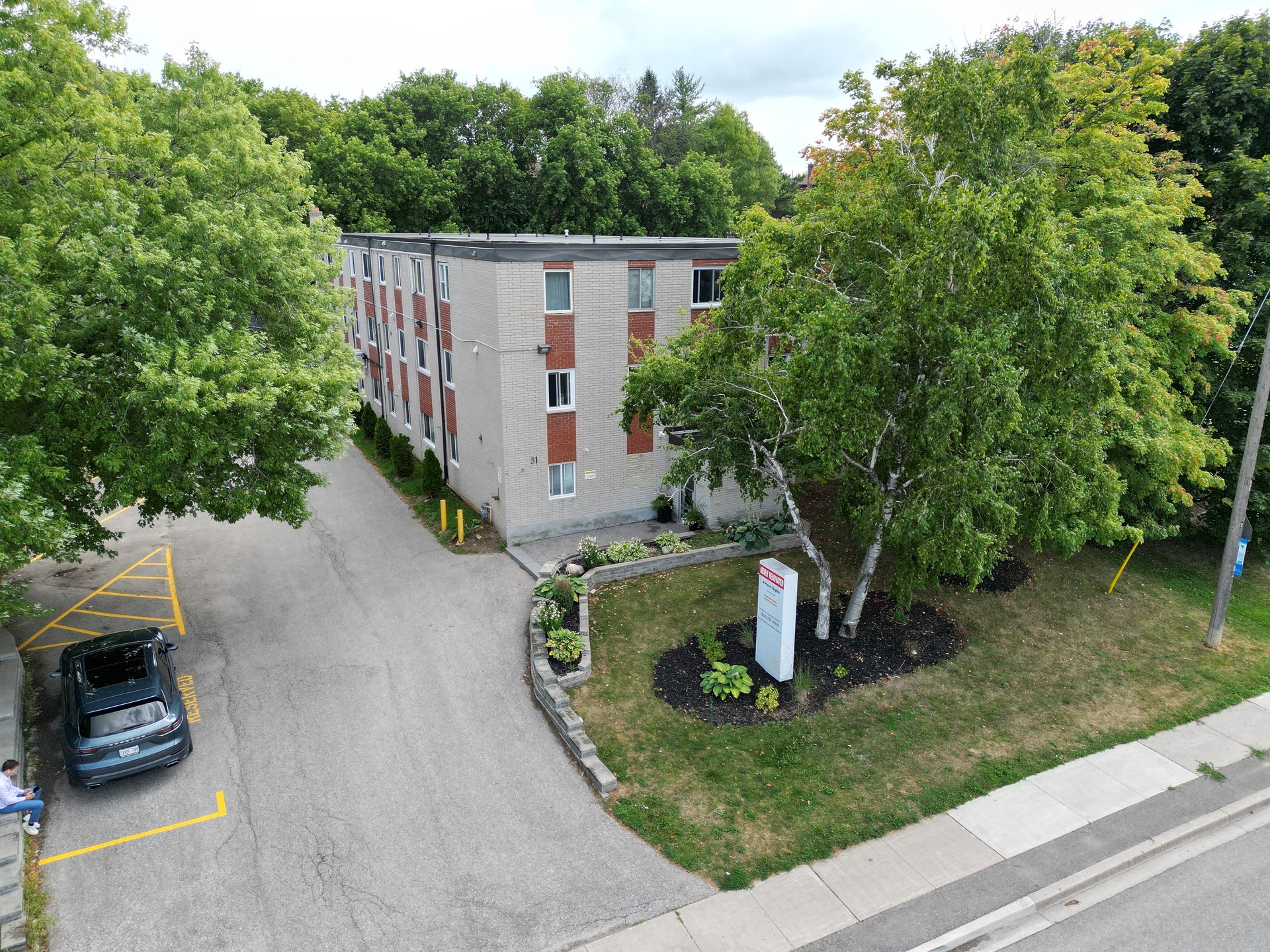 31 Huron Heights Dr