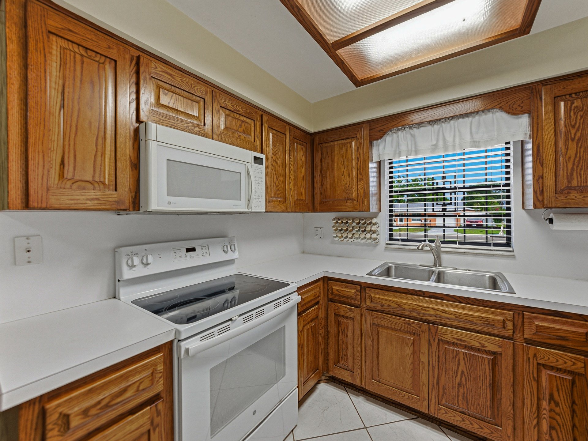 2702 AUBURN AVE W