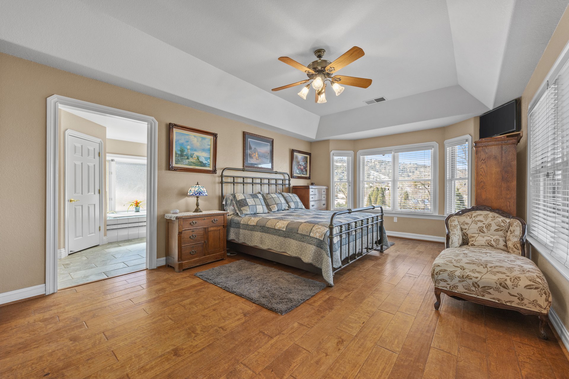 Equestrian Estate in Bear Valley Springs: 25820 Skyline Drive
