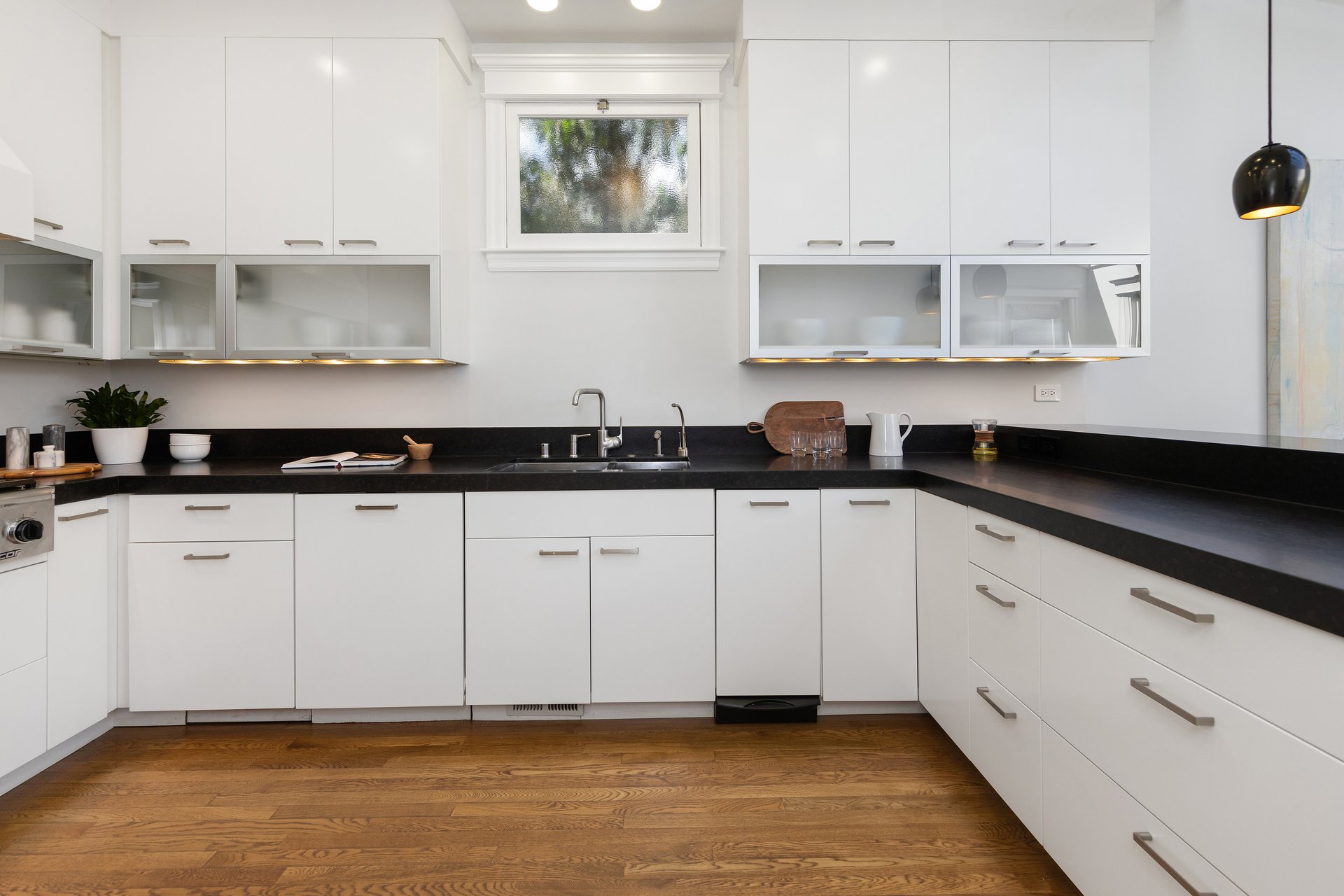 Pacific Heights Edwardian on a Prime Flat Block