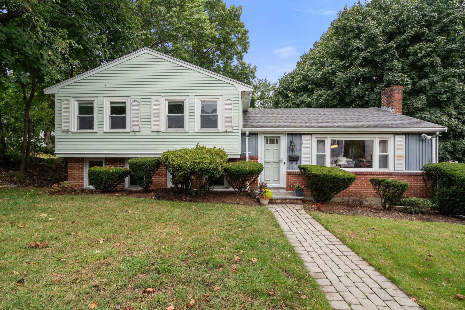 144 Plymouth Ave