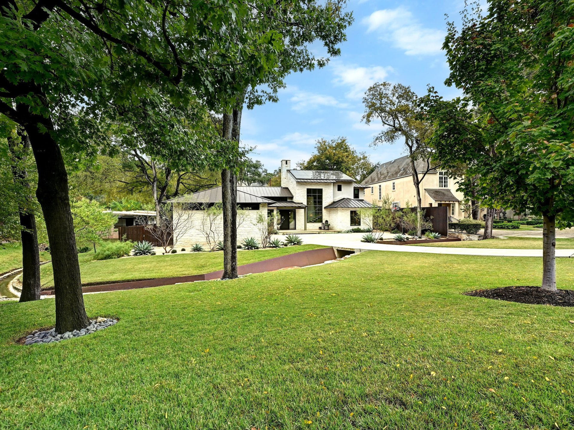2906 Greenlee DR